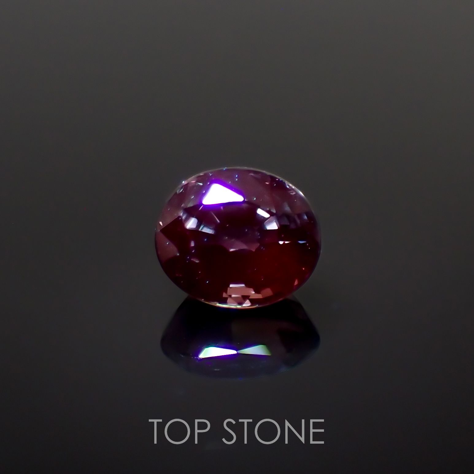 カラーチェンジサファイア非加熱(宝石名サファイア)タンザニア産 0.69ct 識別済[230320840]5.1x4.3mm前後