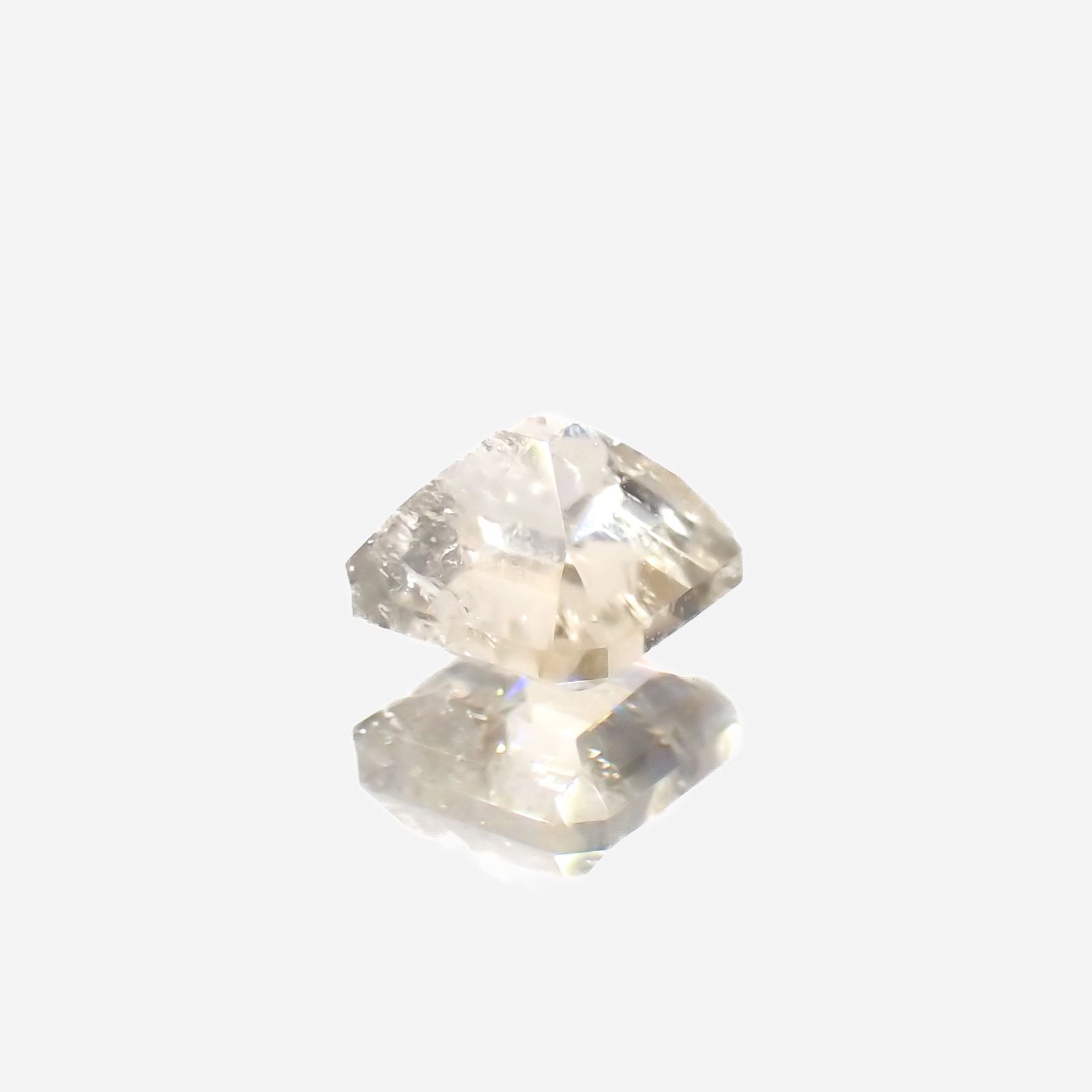 メライト(宝石名メライト)ハンガリー/ドイツ産 0.248ct ソ付(日独)[230823294]4.27x4.25mm前後
