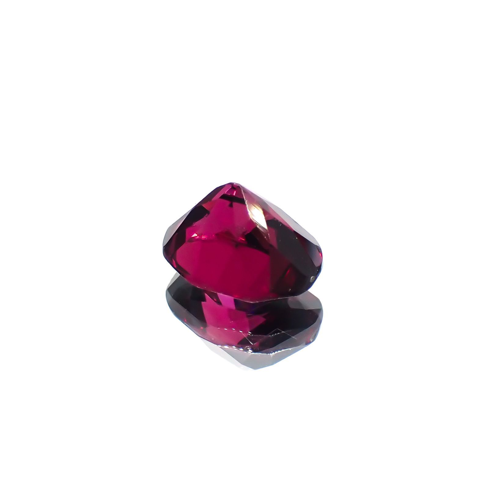 ロードライトガーネット(宝石名ロードライト・ガーネット)ブラジル産 1.87ct 識別済[220717060]8.2x6.2mm前後