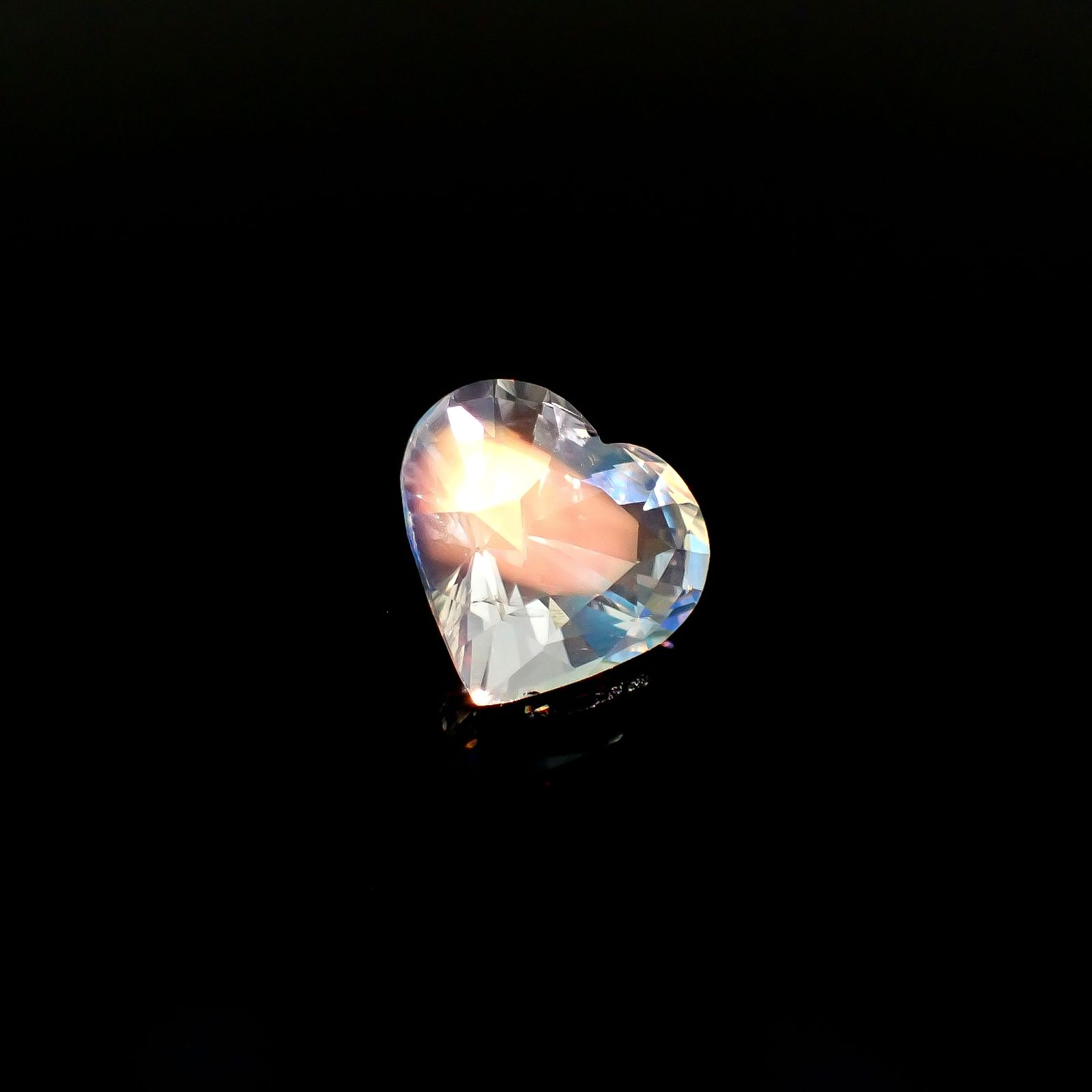 レインボームーンストーン マダガスカル産 6.21ct / 11.8x12.8mm前後 [251231542]