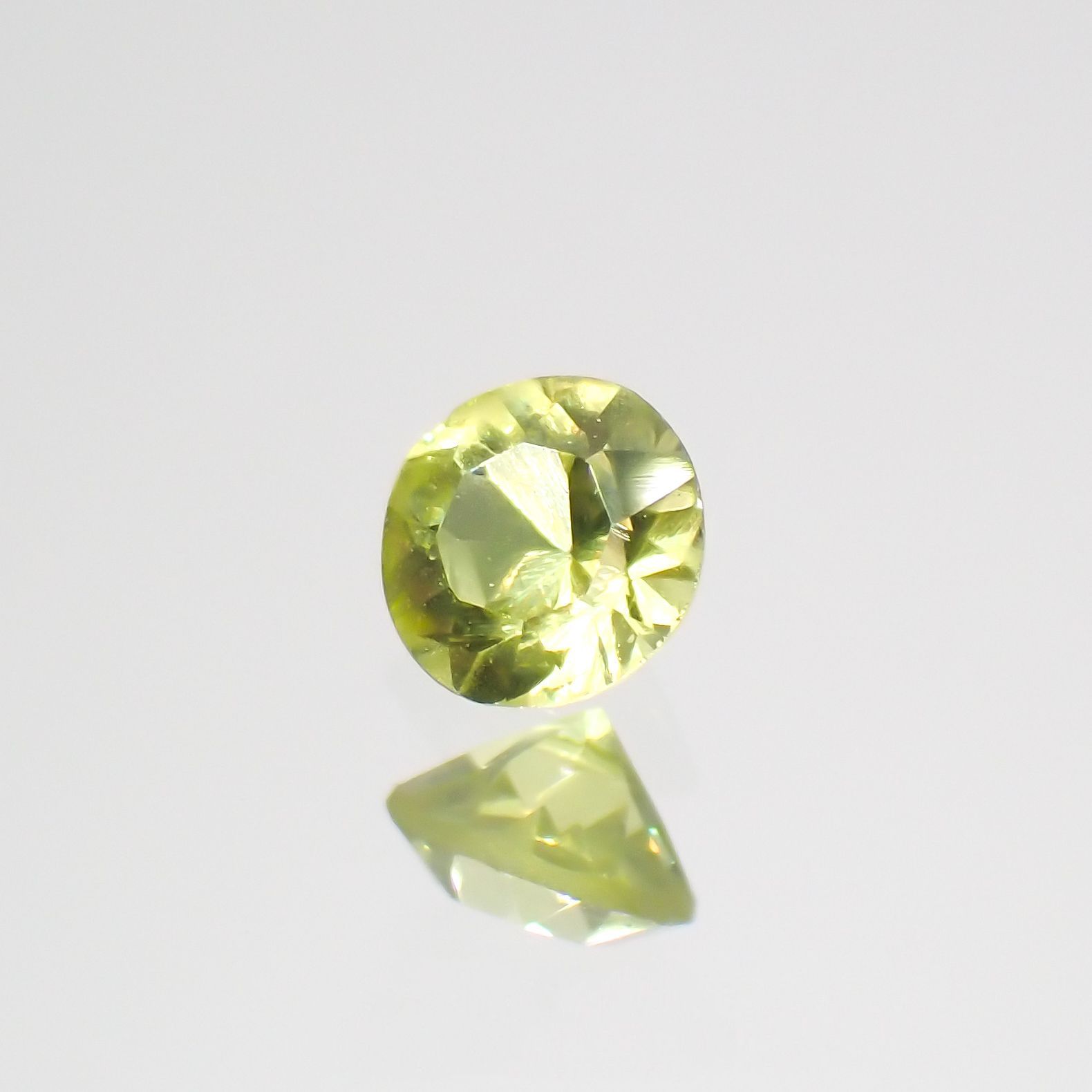 クリソベリル(宝石名クリソベリル)マダガスカル産 0.19ct 識別済[220114498]3.3x3.3mm前後