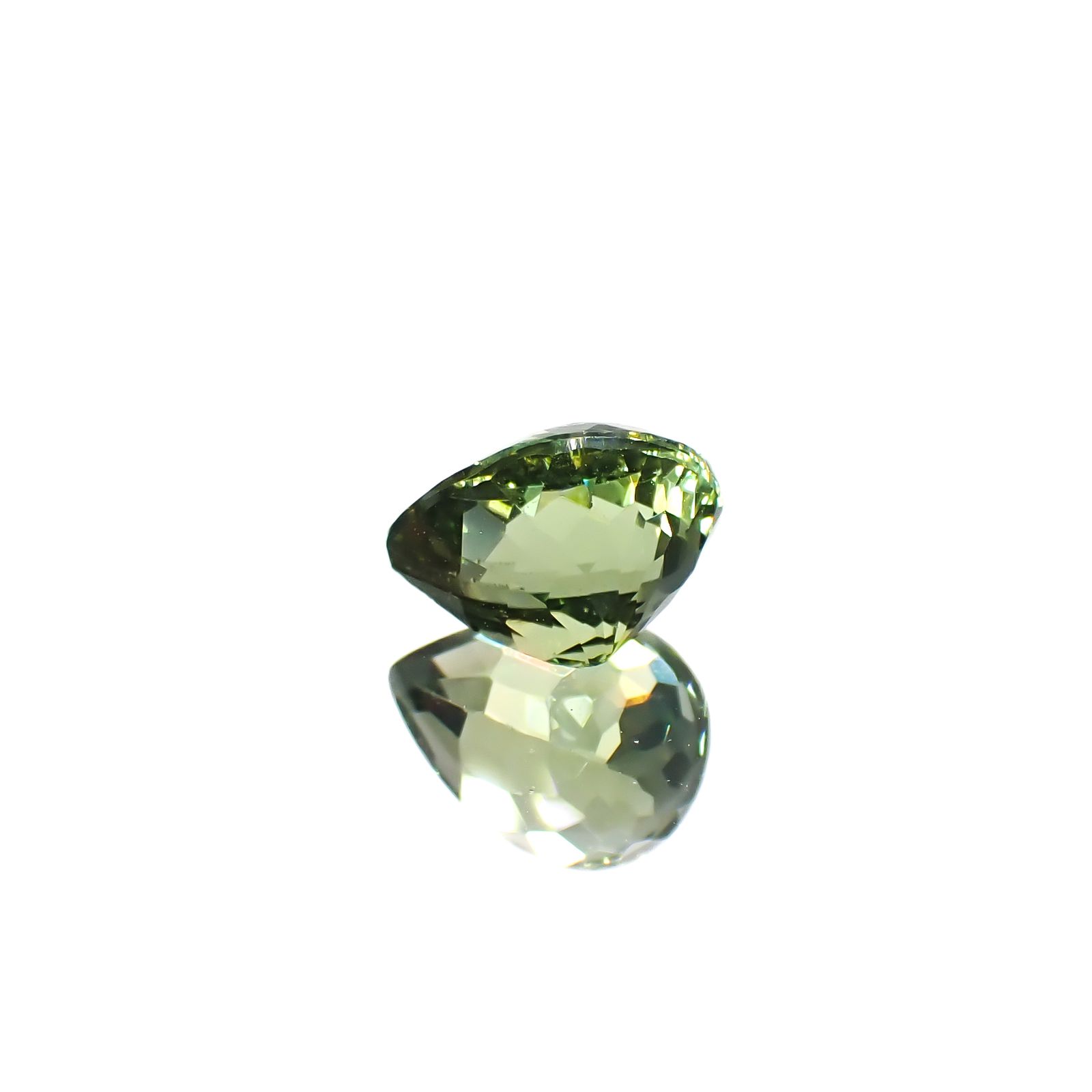 グリーンアパタイト マダガスカル産 1.24ct [241129486]7.3x5.6mm前後