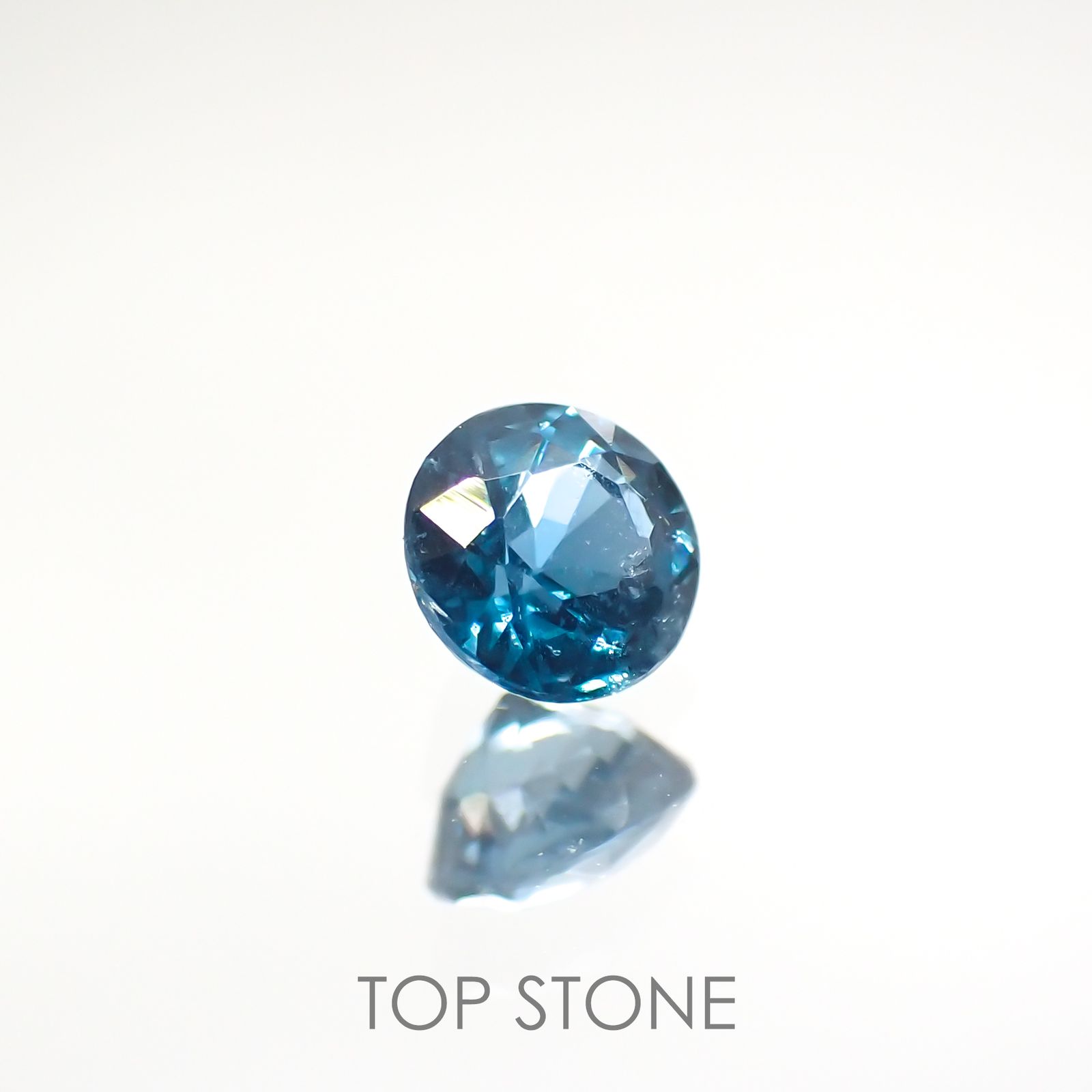 オーシャンブルーカイヤナイト インド産 ルース 0.38ct[210812362]4.1×4.1mm前後