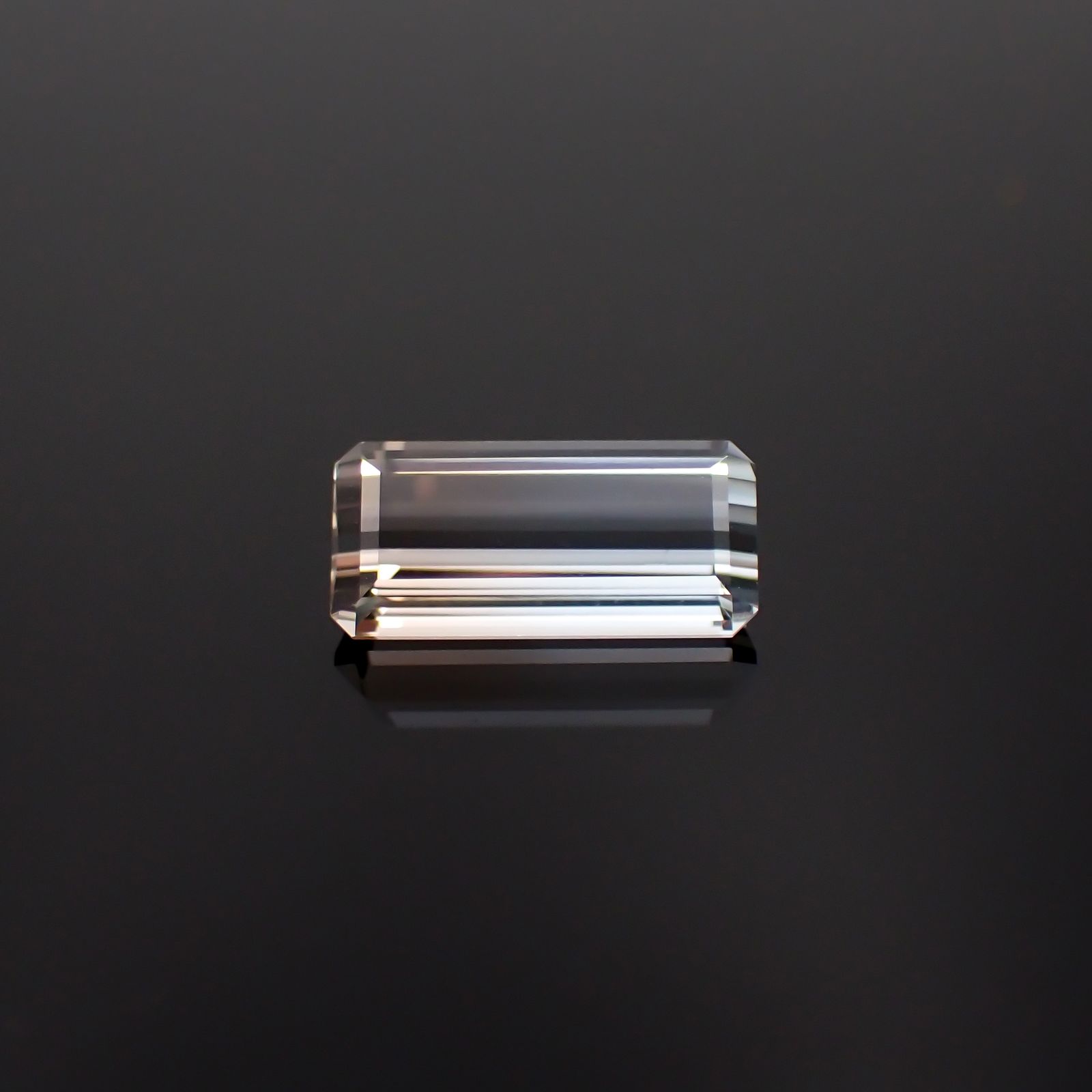 バイカラートパーズ ウクライナ産 2.77ct[231024044]11.4x5.4mm前後