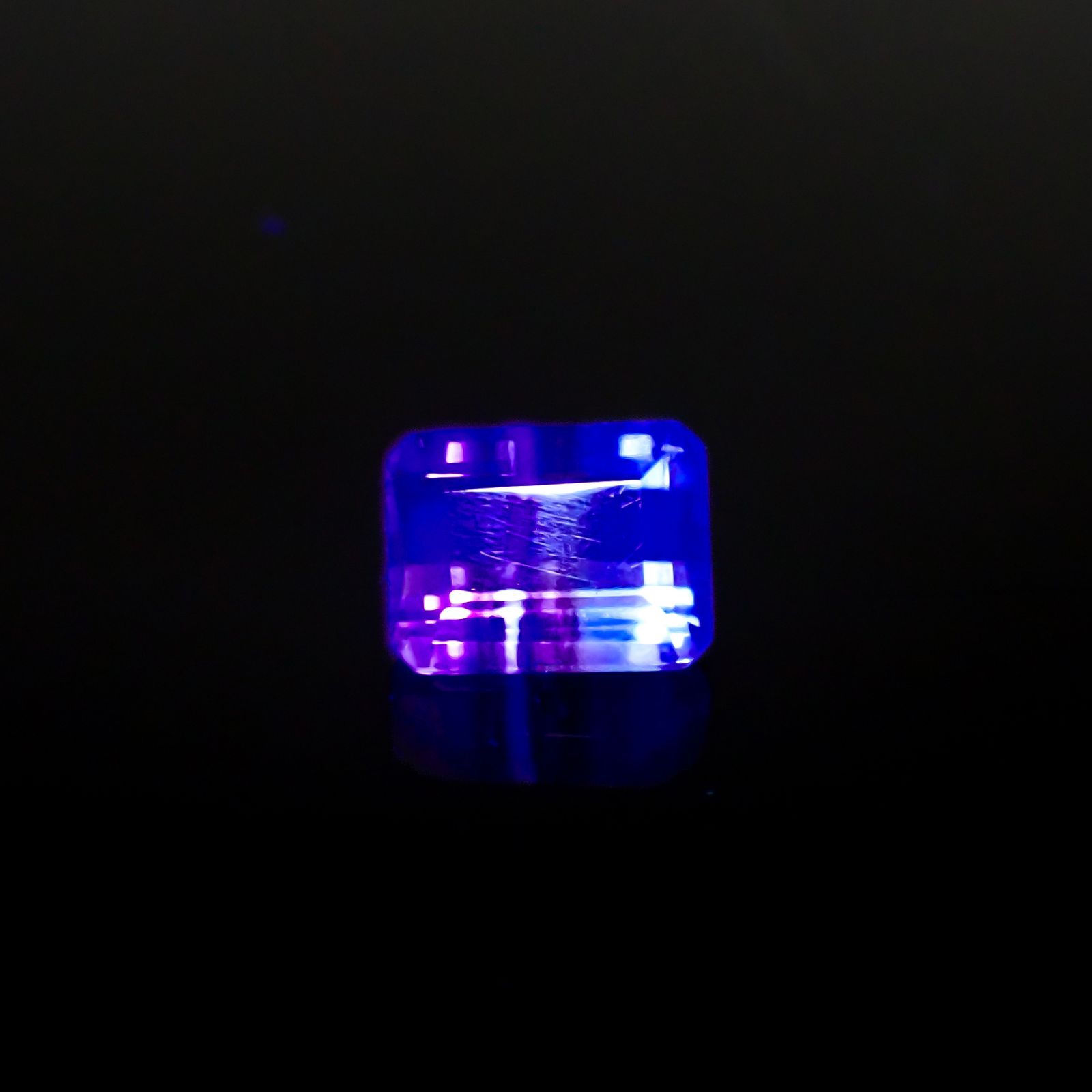 パーティカラーフローライト フルオレッセンス ブラジル産 3.01ct[240828640]9x7mm前後