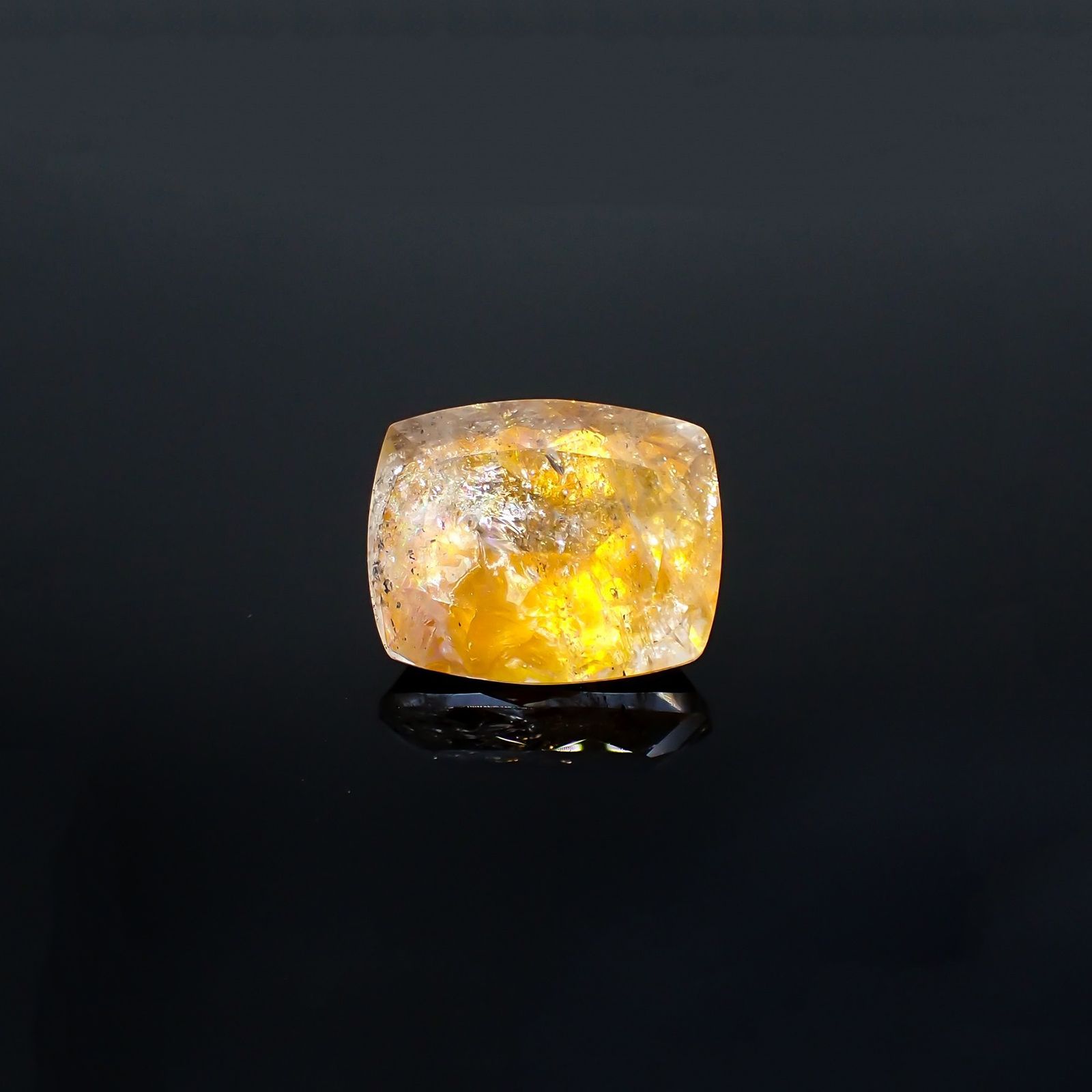 オーロラクォーツ ブラジル・ミナスジェライス産 13.95ct / 17x13.8mm前後 [220114357]