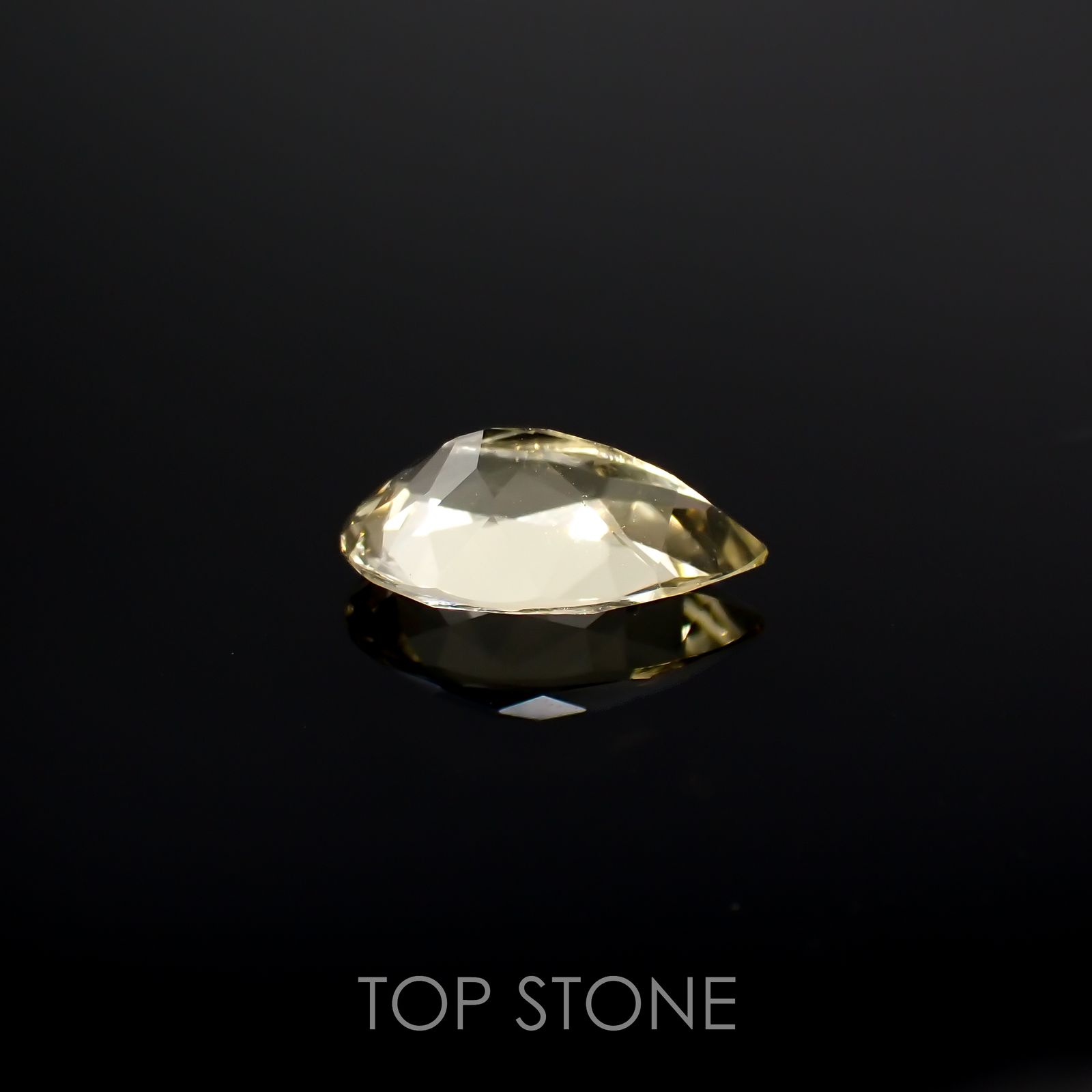 イエロースキャポライト(宝石名イエロー・スキャポライト)タンザニア産 0.65ct 識別済[220918028]8x4.9mm前後