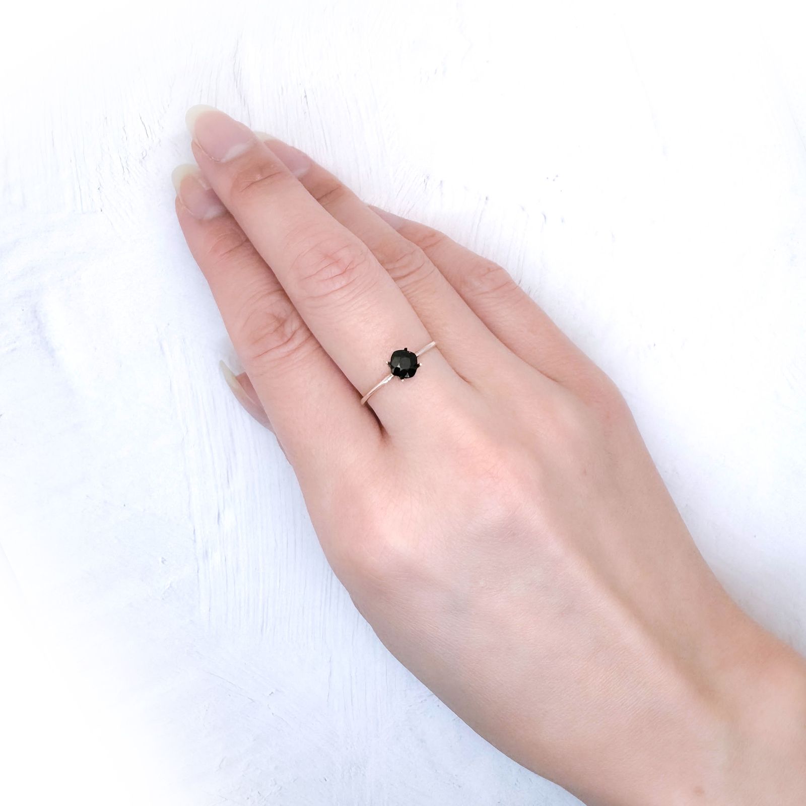 セレンディバイト ミャンマー産 0.67ct / 4.9x4.9mm前後 [251231443]