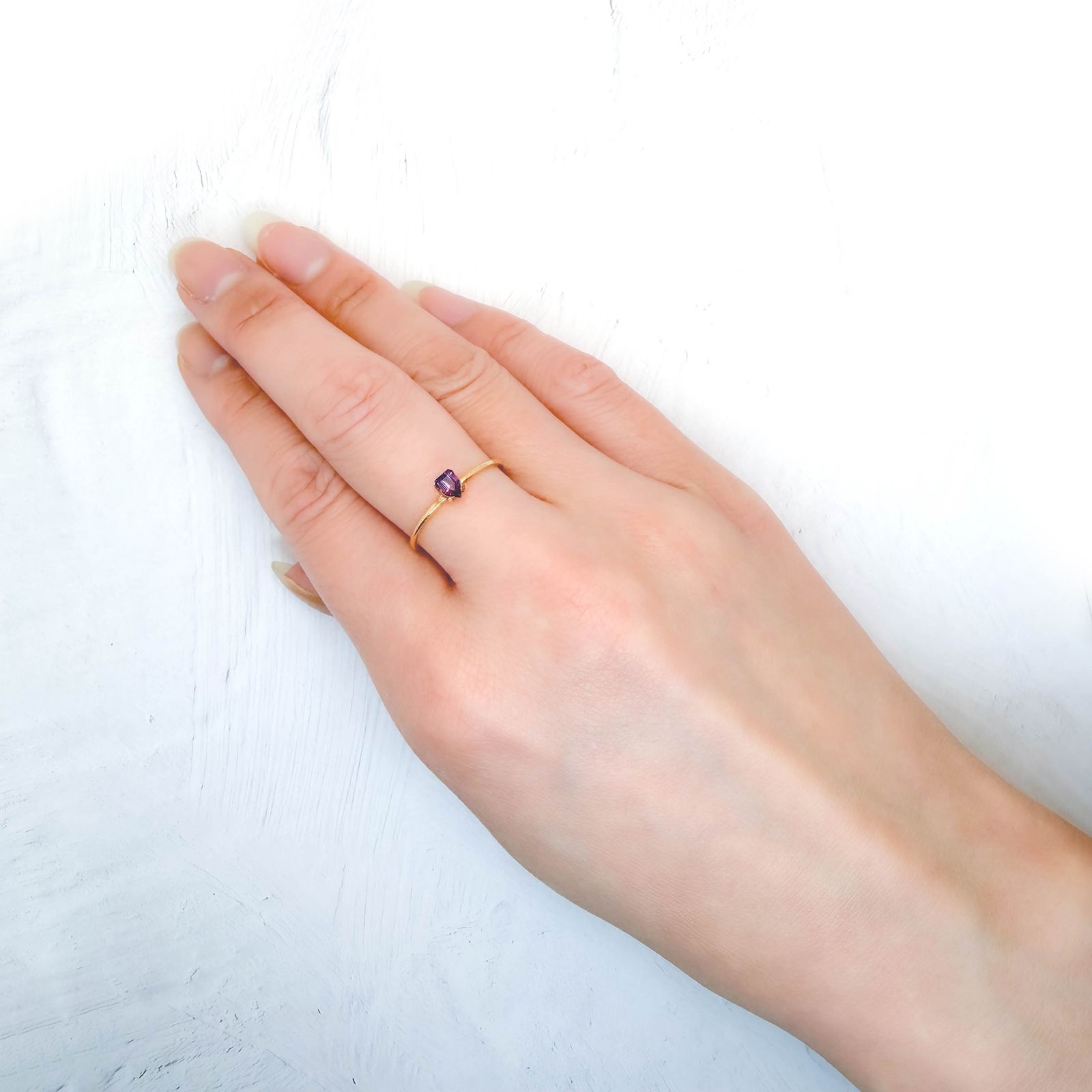 ◇カスタムカット◇ウィンザーサファイア タンザニア・ウィンザー産 0.18ct / 4.3x2.9mm前後 [260532144]