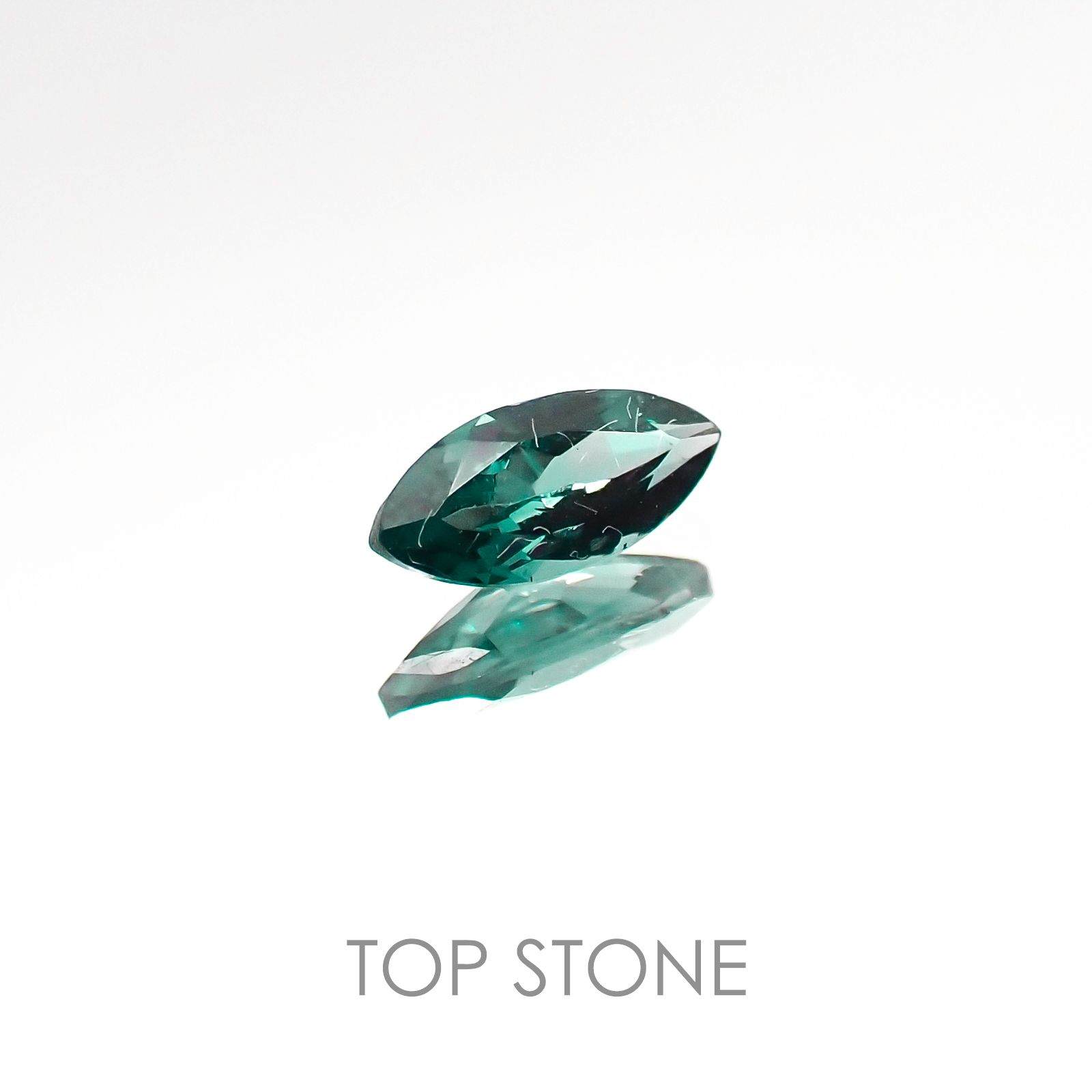 カラーチェンジガーネット(アレキタイプ) マダガスカル・ベキリー産 ルース 0.303ct[20106608]6.3×3mm前後