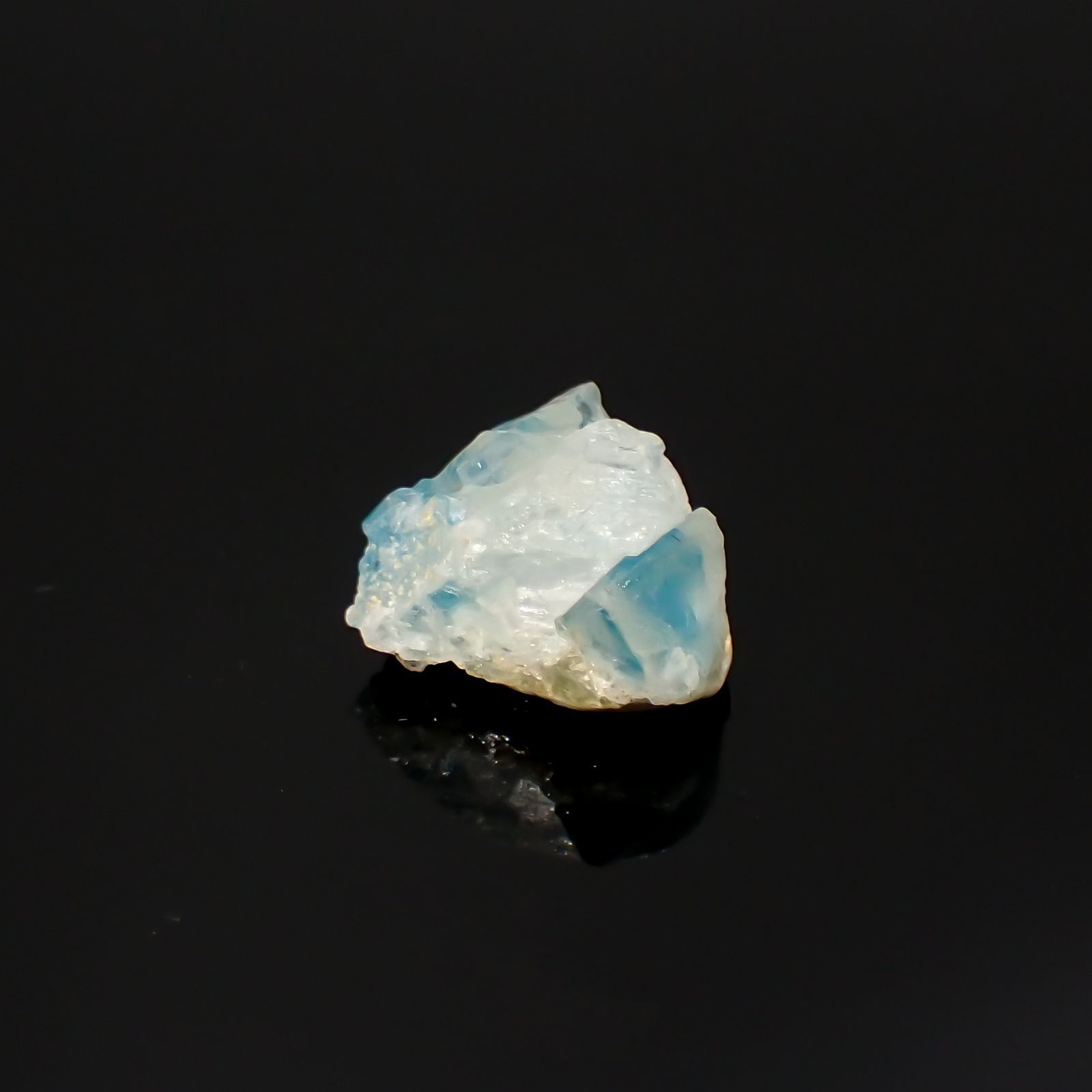 ユークレース 原石 ブラジル産 4.49ct[220115359]10.8x10.5mm前後
