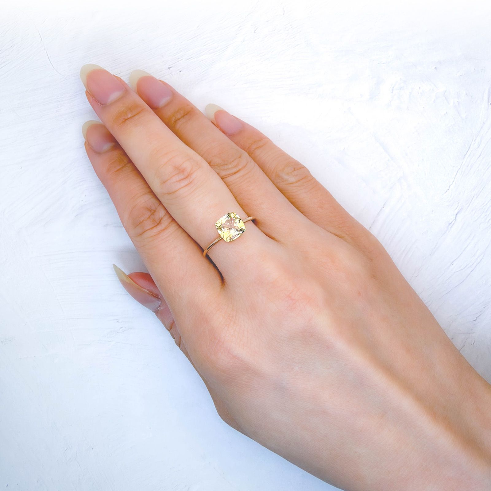 イエロートルマリン モザンビーク/コンゴ産 1.39ct / 7.1x7mm前後 [260933190]