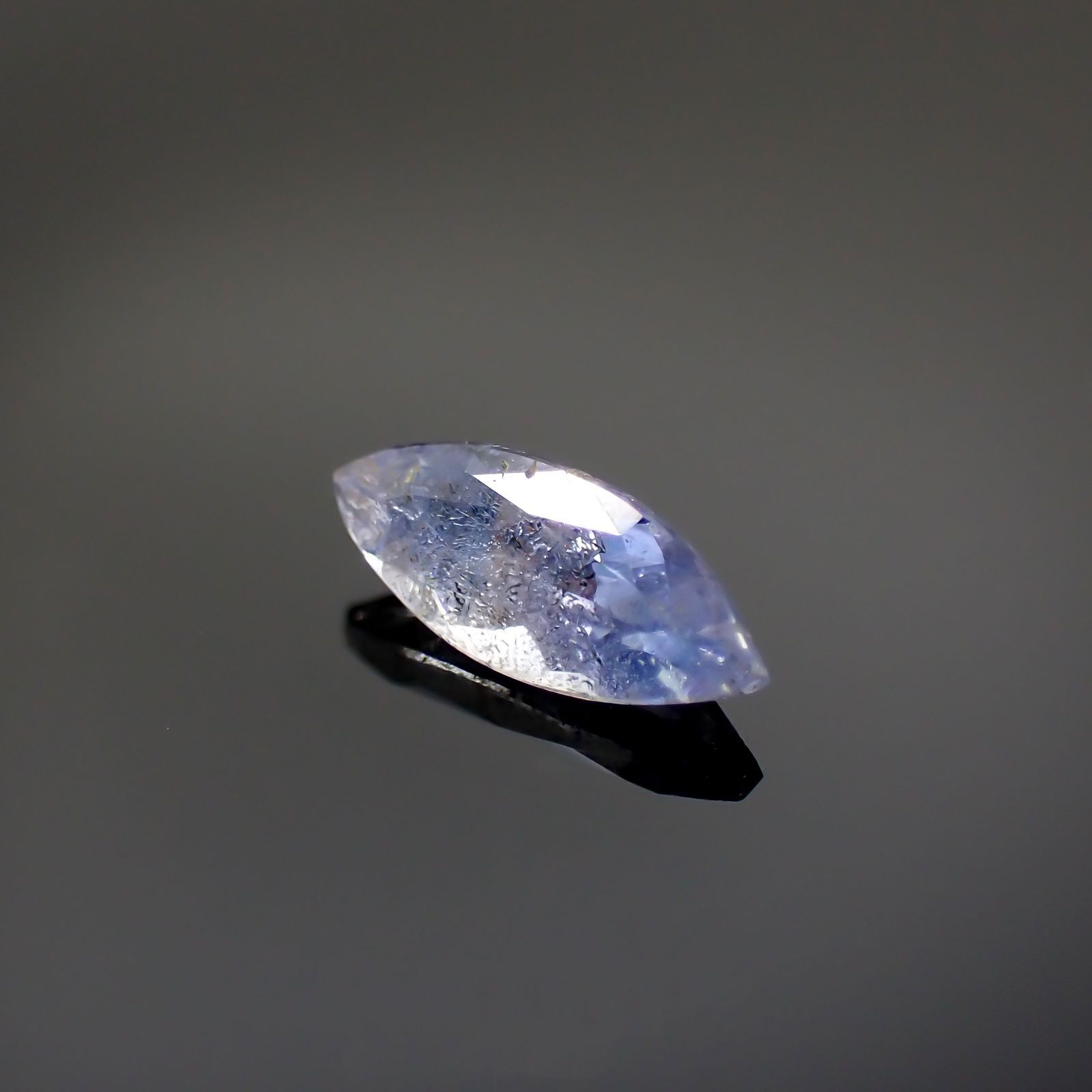 ジェレメジェバイト(宝石名エレメージェバイト)ナミビア産 0.452ct ソ付(彩珠)[230823132]8.4x3.4mm前後