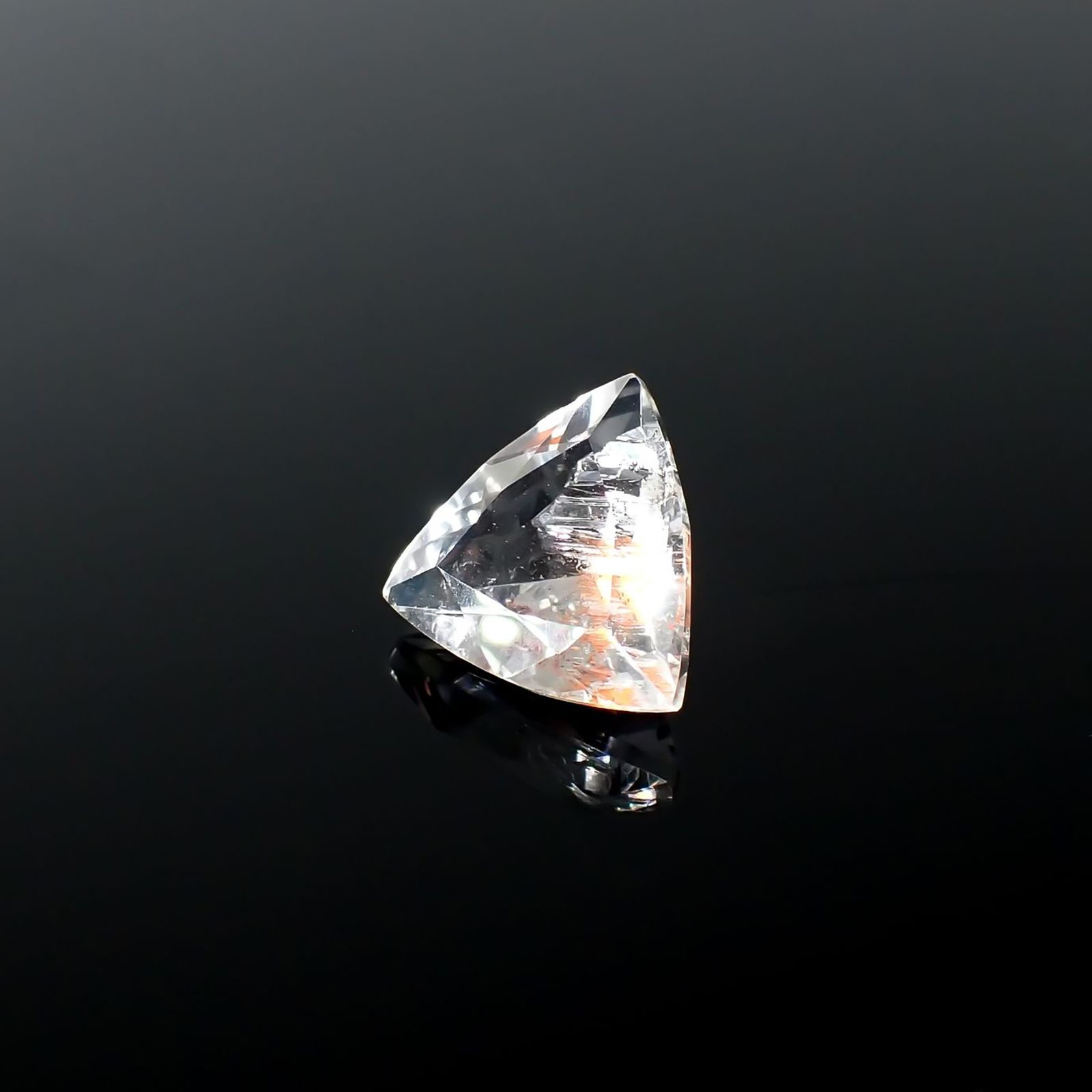 オーロラクォーツ ブラジル産 4.77ct / 12.1x12.1mm前後 [240225904]