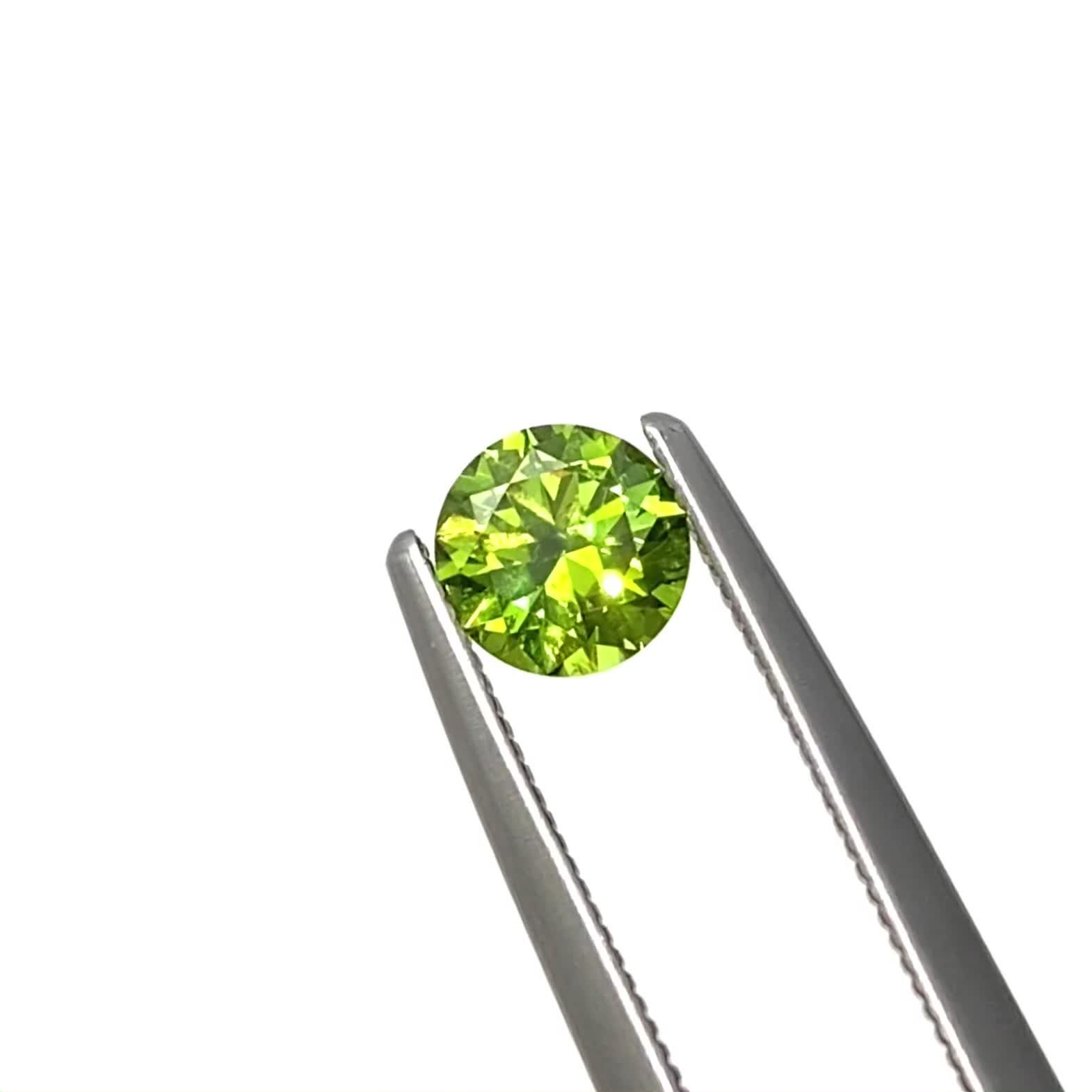 デマントイドガーネット ロシア産 0.56ct / 4.9x4.9mm前後 [240427193