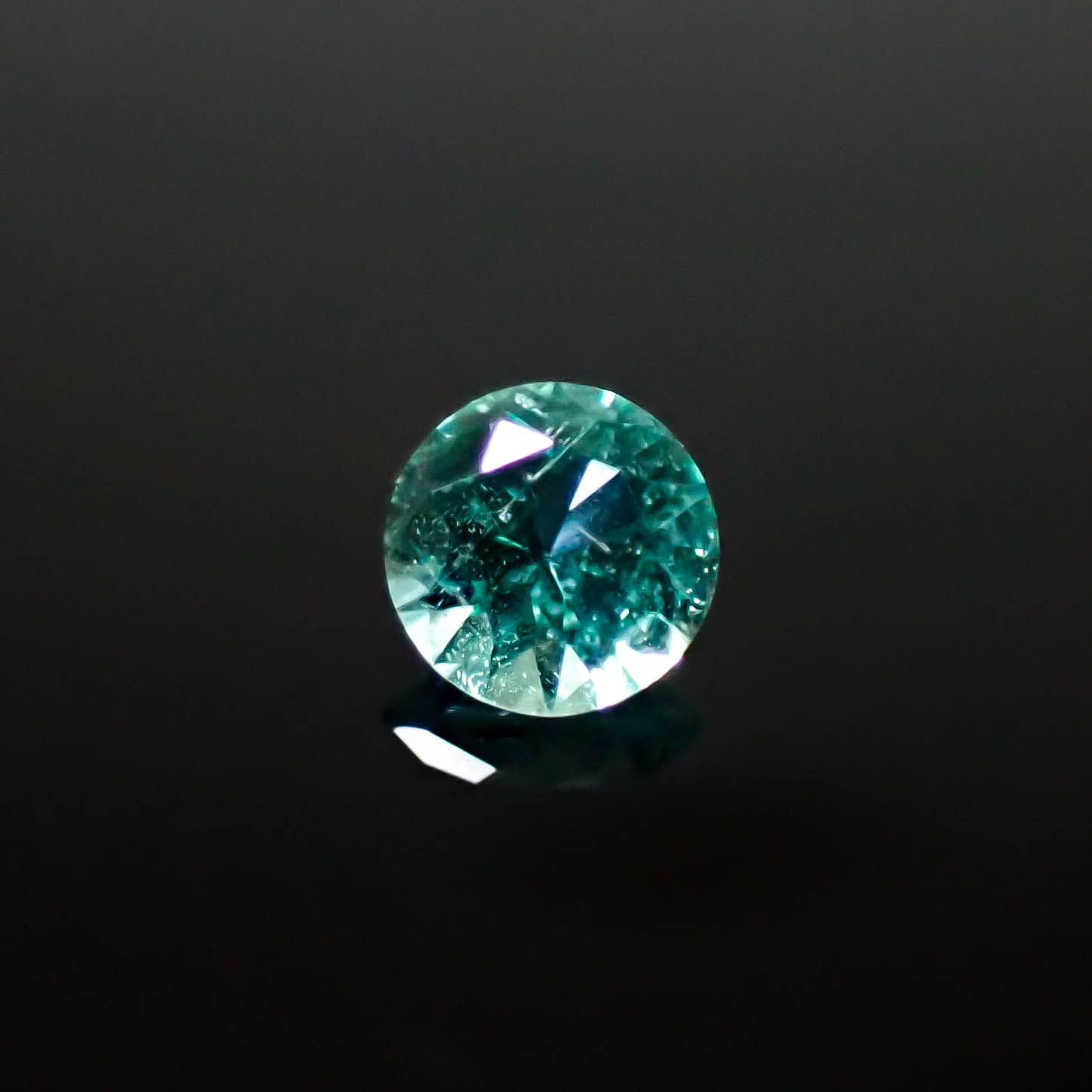 ノンオイルエメラルド ロシア産 0.092ct [250330102]2.9x2.9mm前後