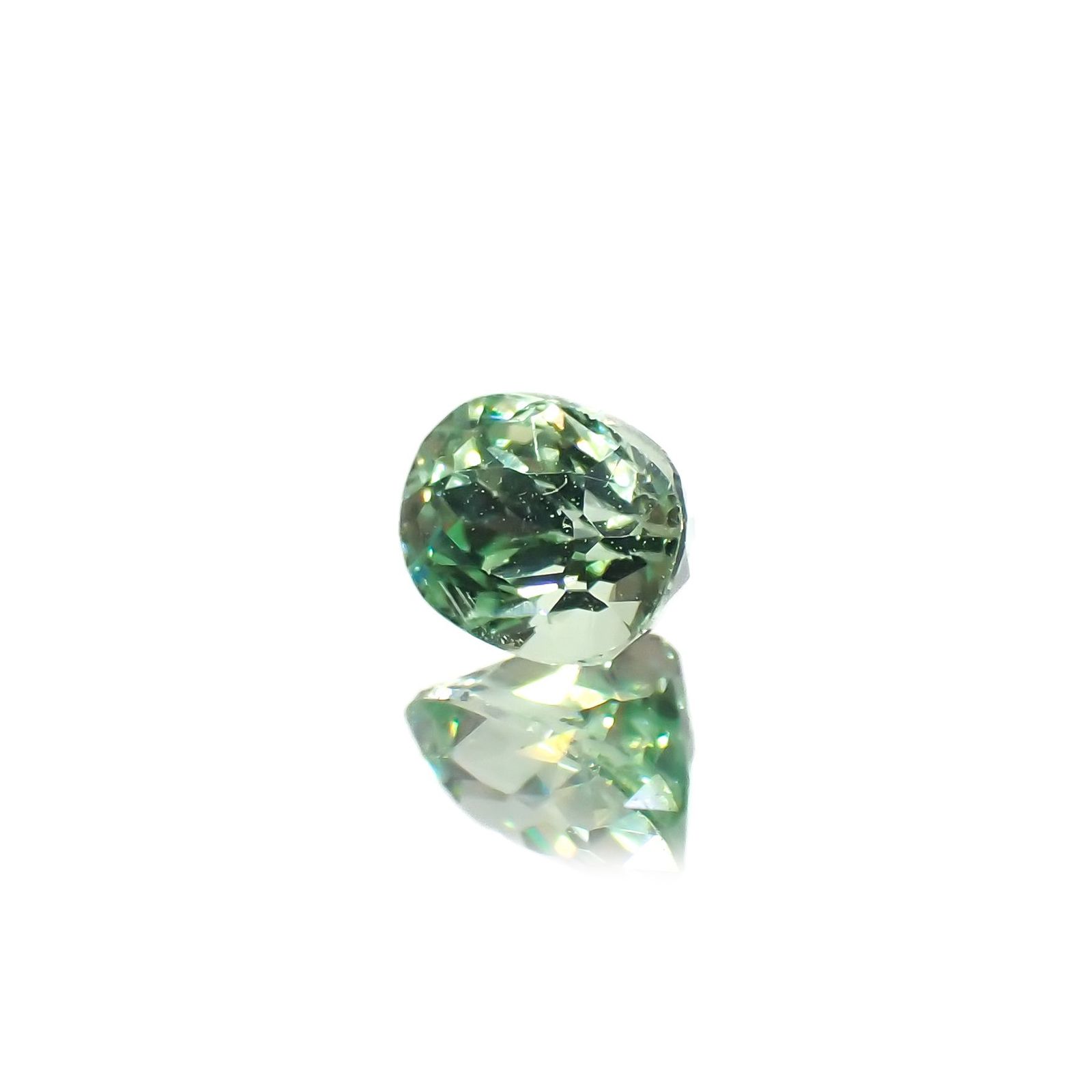 ミントガーネット(宝石名グリーン グロッシュラー・ガーネット)タンザニア産 0.33ct 識別済[221018629]4.4x3.2mm前後