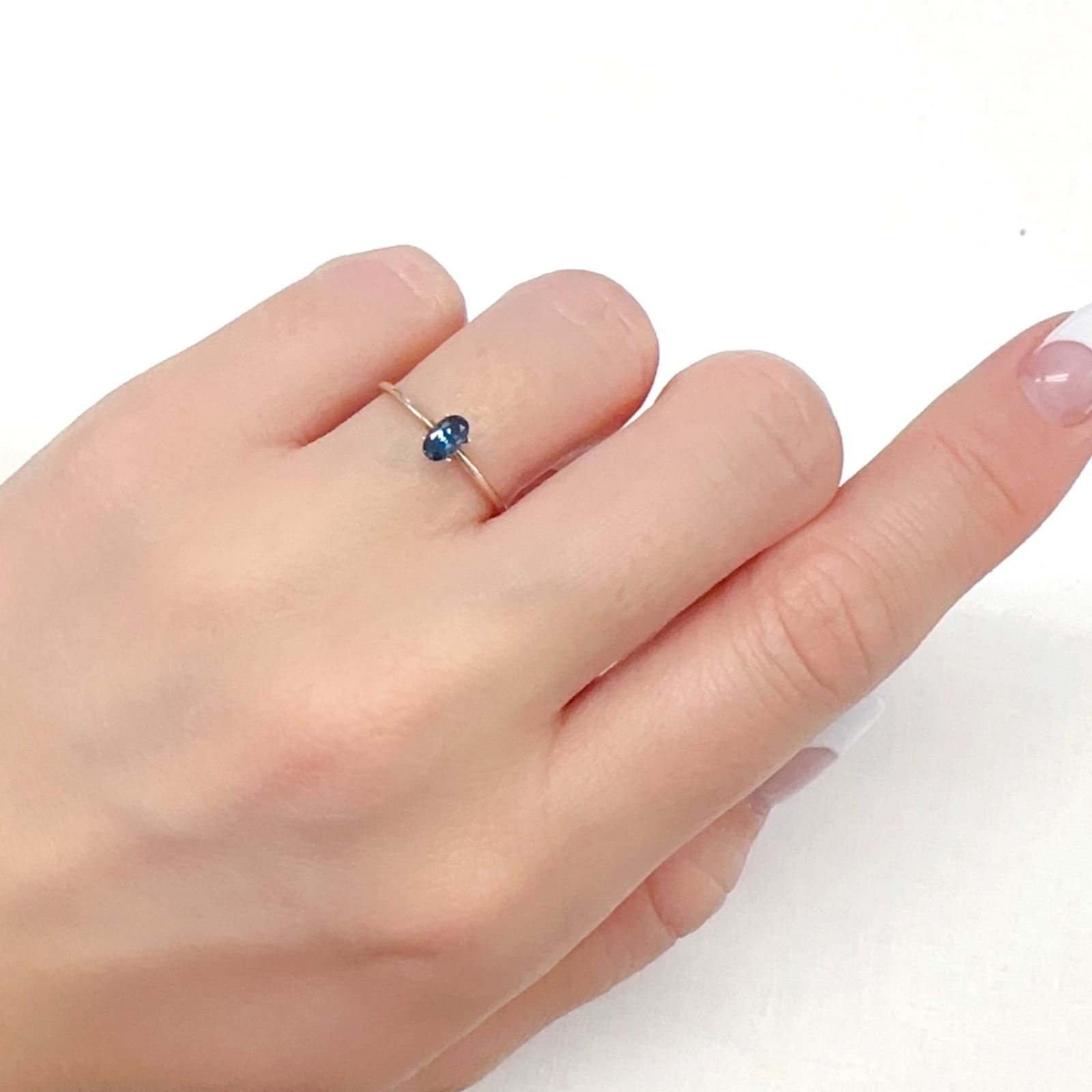 ベキリーブルーガーネット（カラーチェンジガーネット アレキタイプ） マダガスカル・ベキリー産 0.29ct[231224763]5x3.1mm前後