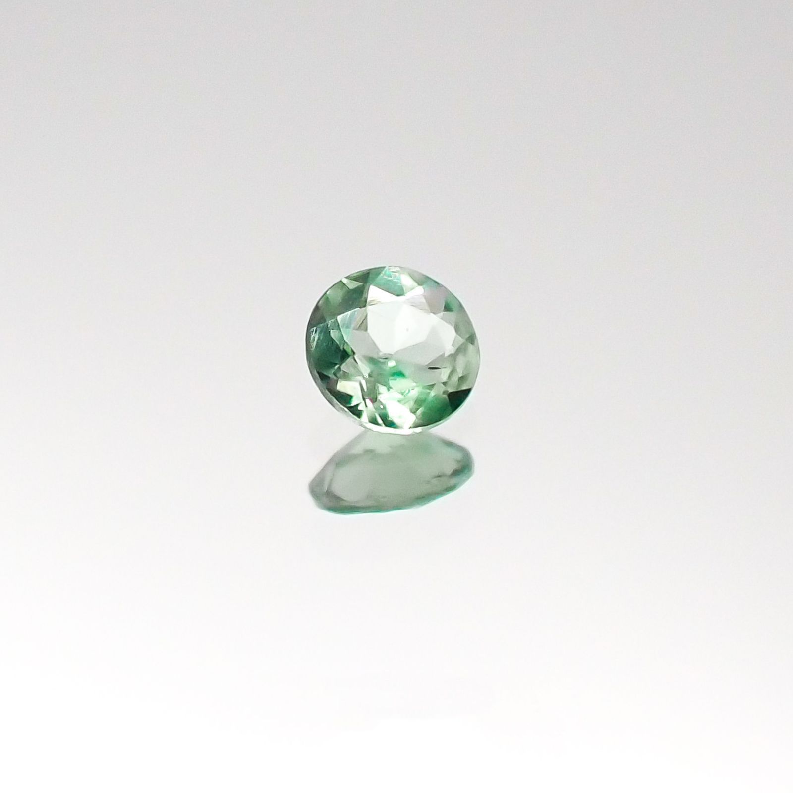 アレキサンドライト インド産 ルース 0.1ct[20095565]2.9×2.9mm前後