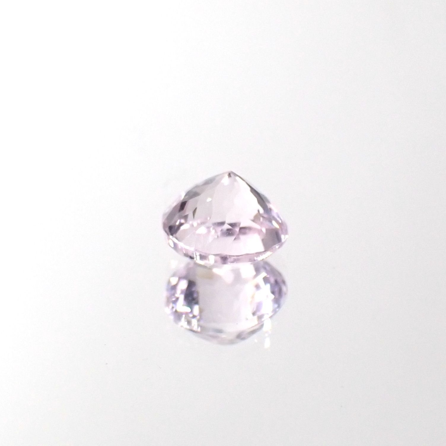 クンツァイト アフガニスタン産 0.95ct[231224771]5.8x5.7mm前後