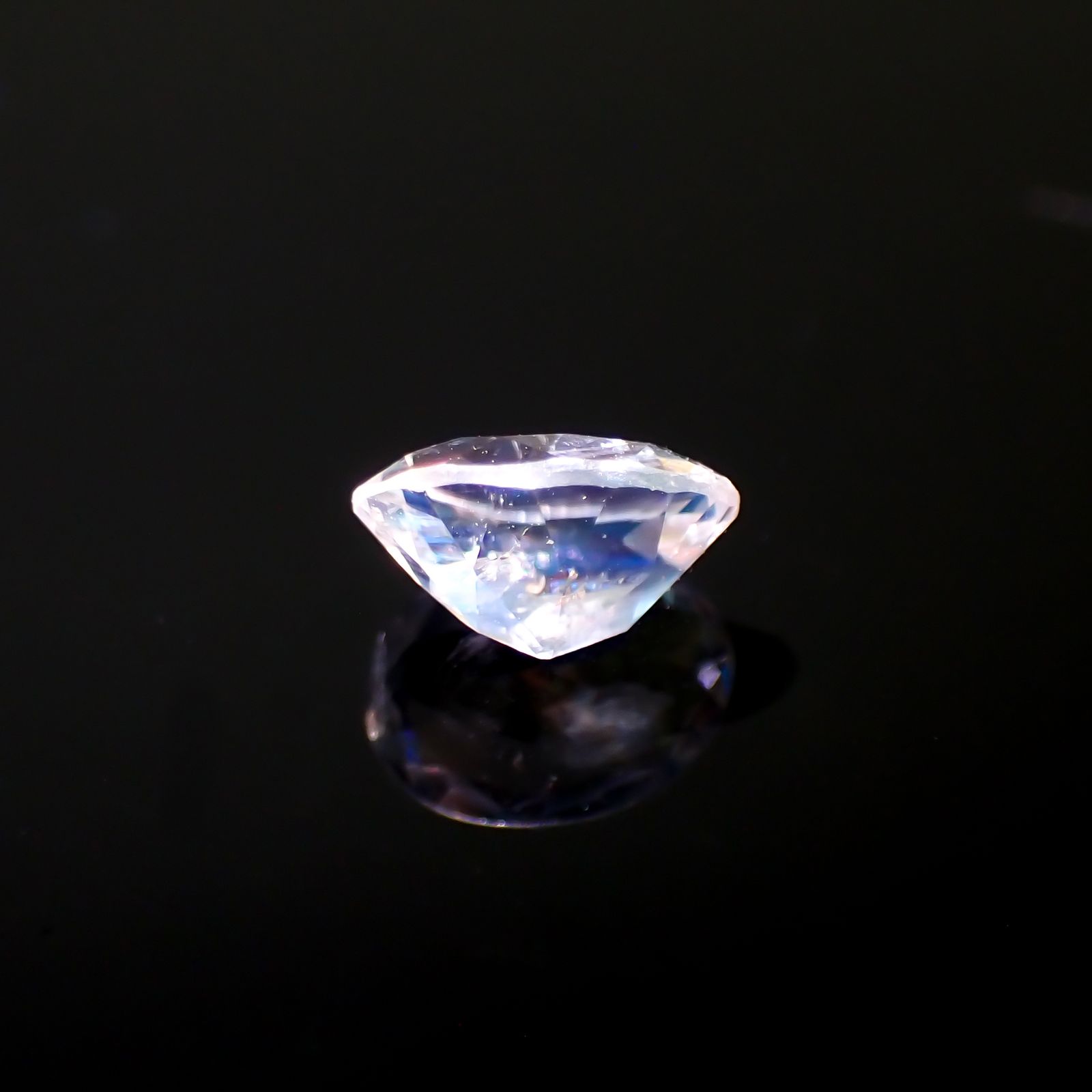 レインボームーンストーン タンザニア産 0.60ct[231023575]6.6x5.1mm前後