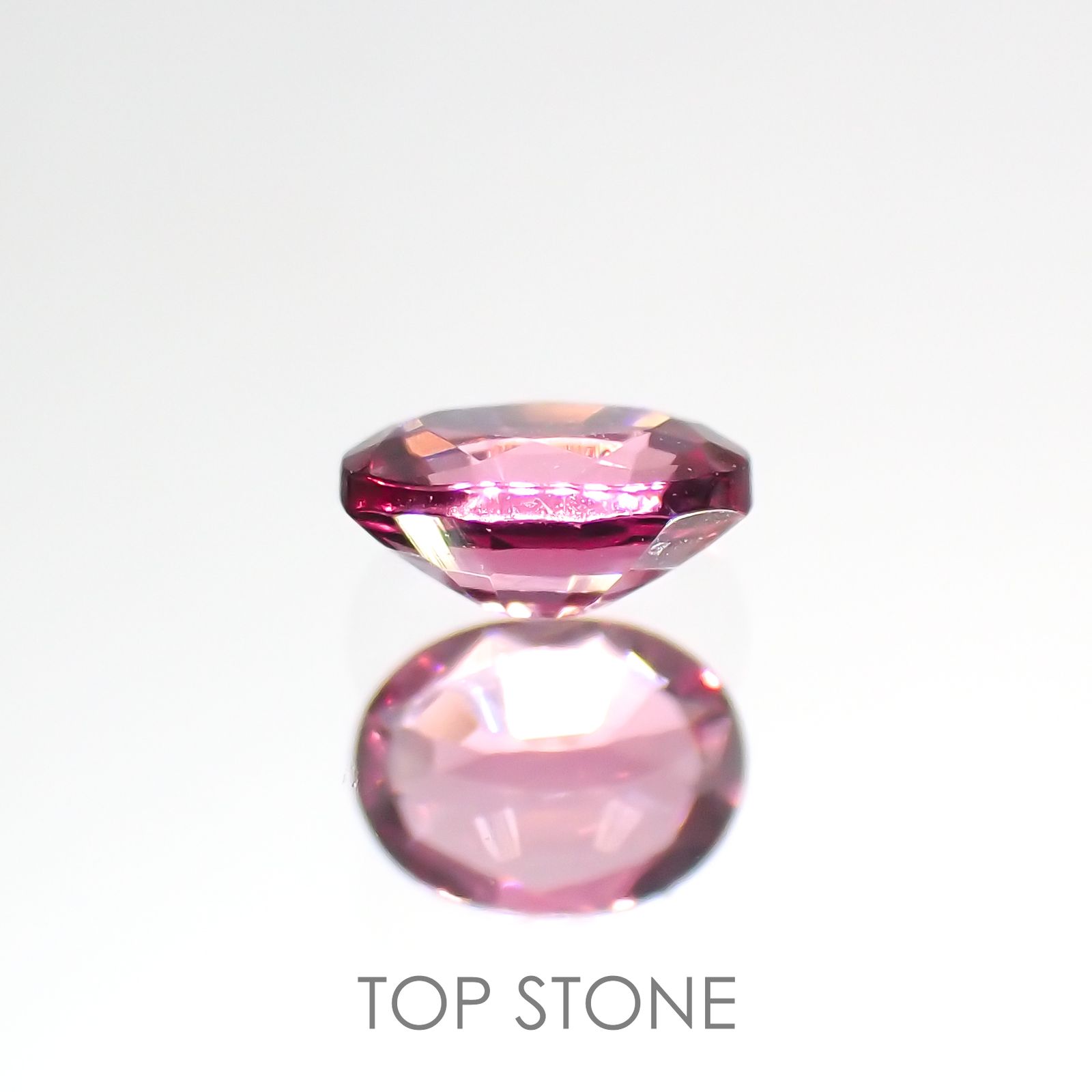 ホットピンクスピネル(宝石名ピンク・スピネル)タンザニア産 0.21ct 識別済[220114130]4.1x3.1mm前後