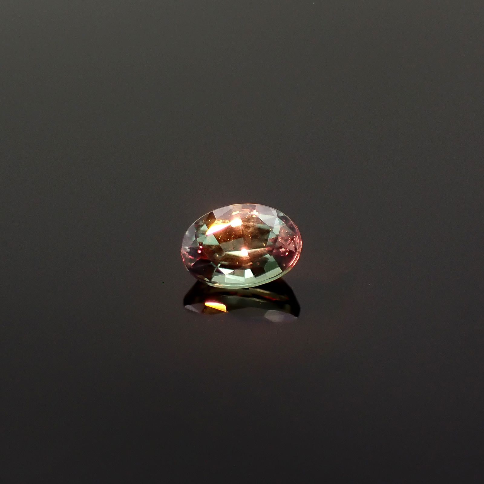 アレキサンドライト ブラジル産 EmeraldMains社製 0.23ct / 4.3x3mm前後 [260131571]