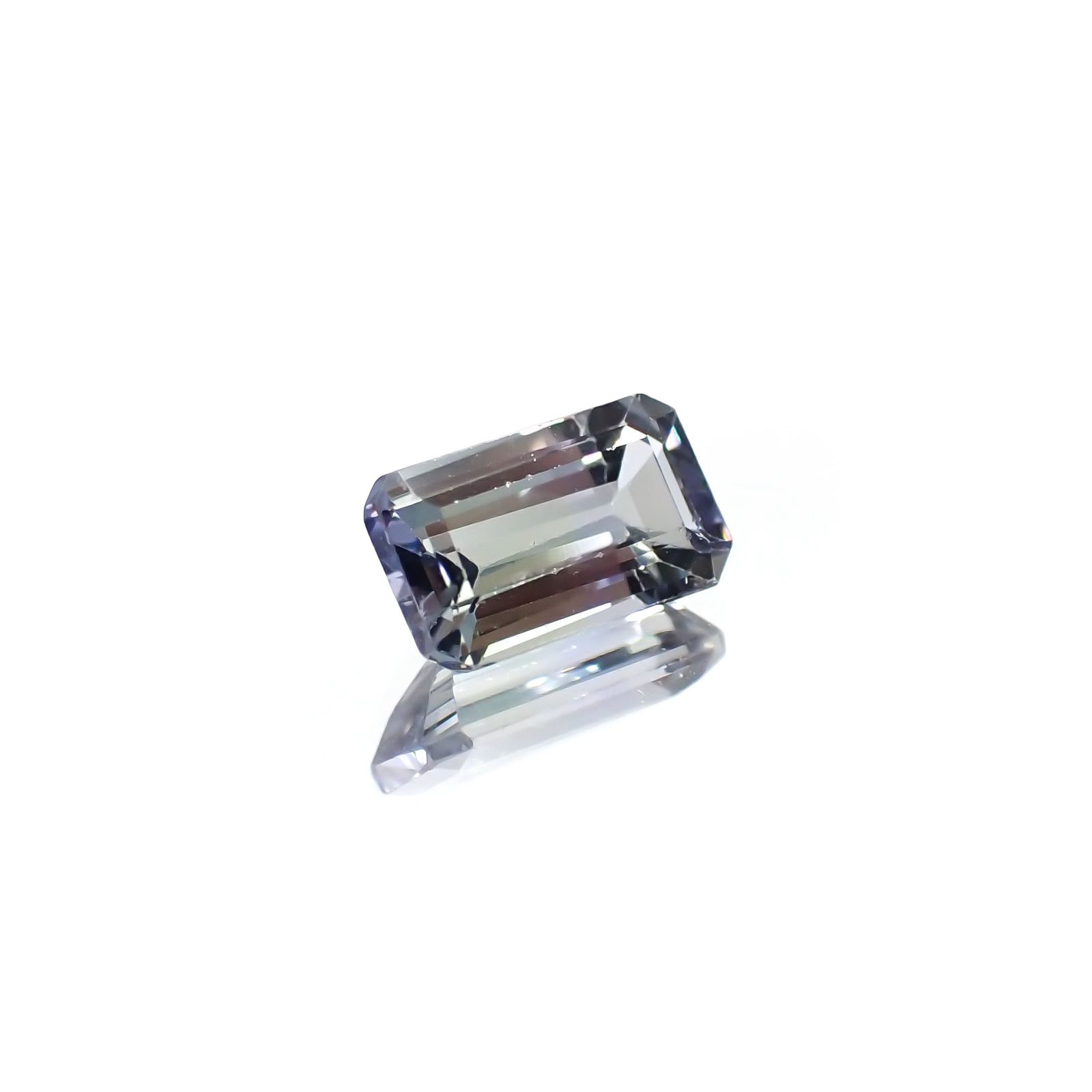 パーティカラータンザナイト(宝石名パーティカラード・ゾイサイト) タンザニア産 ソ付(彩珠) 0.600ct / 6.4x3.6mm前後 [210711578]