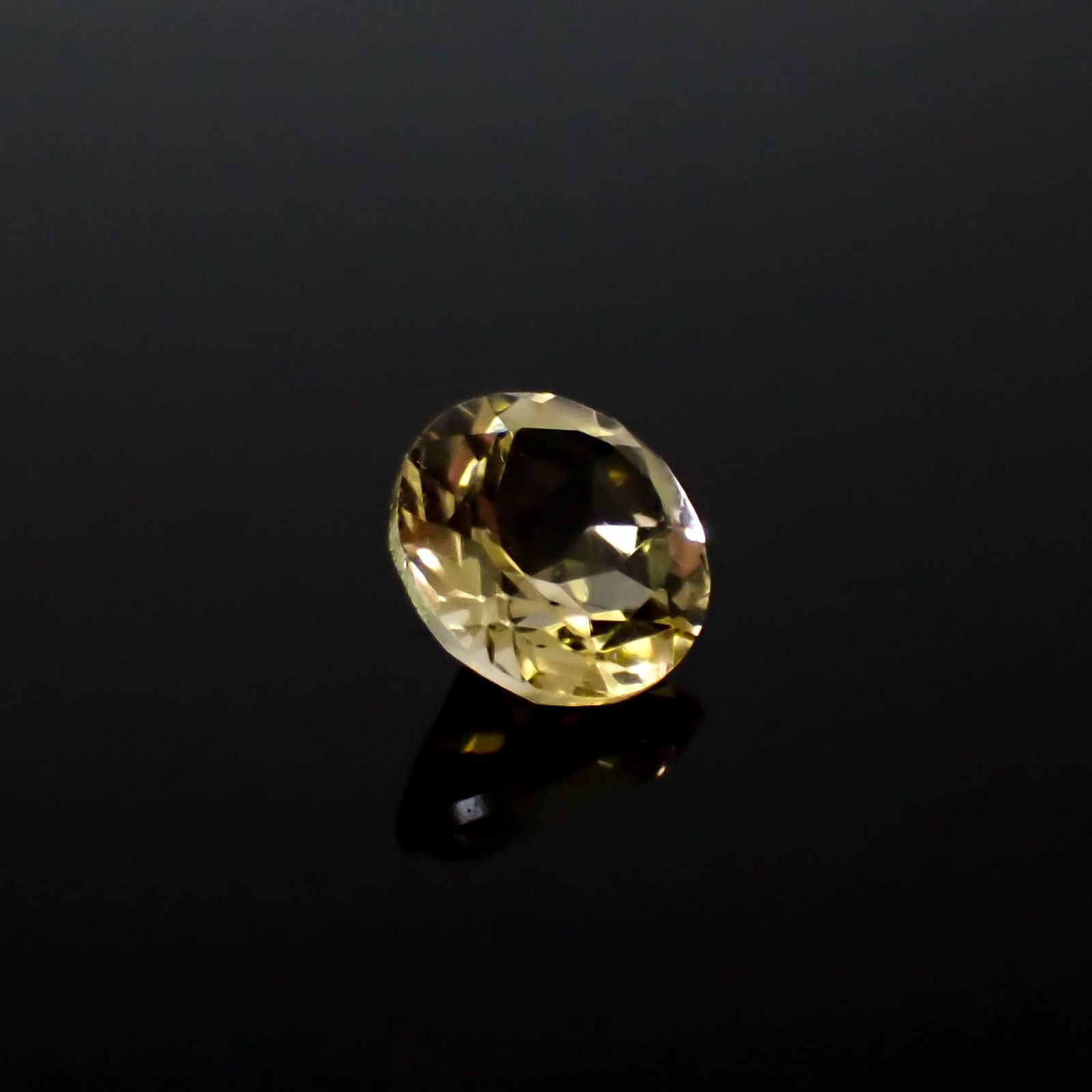 イエローベリル(宝石名イエロー・ベリル)ブラジル産 1.29ct 識別済[250329985]7.2x7.2mm前後