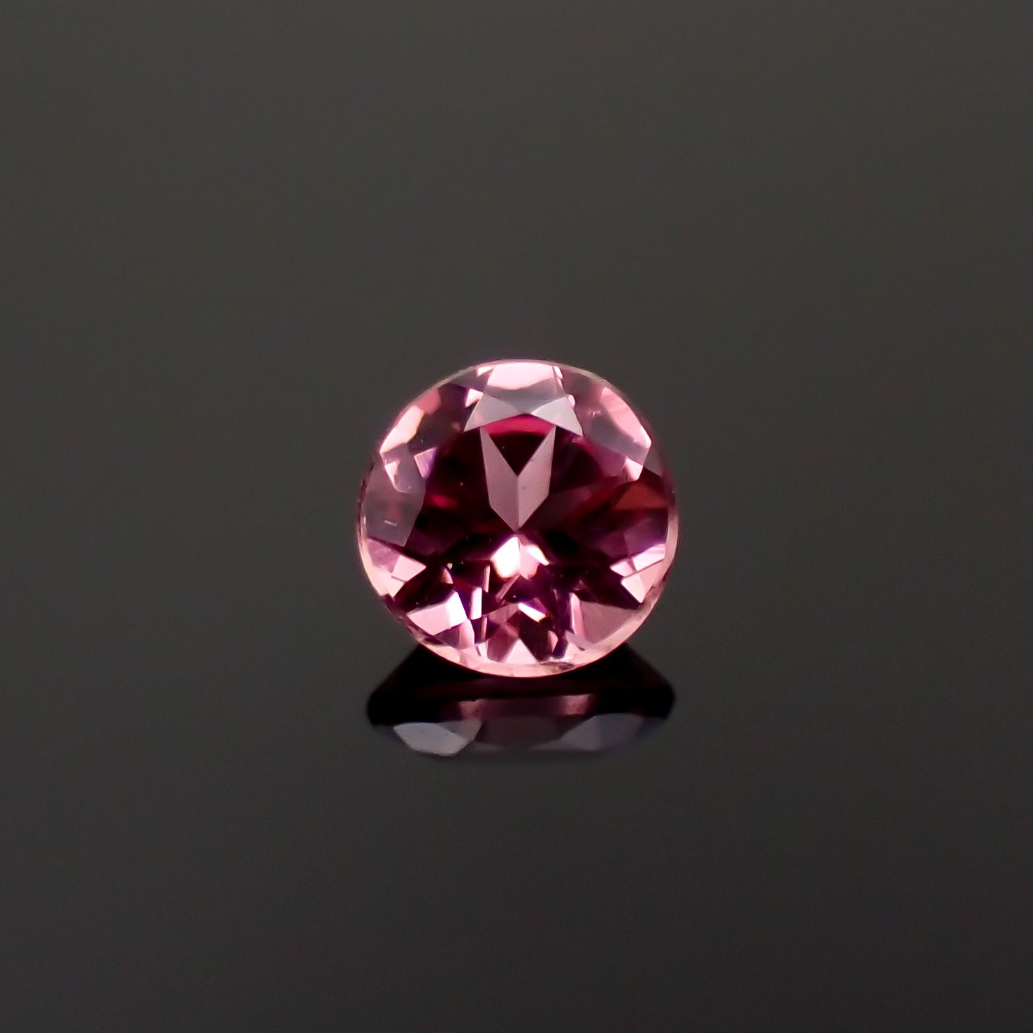 ピンクスピネル(宝石名ピンク・スピネル)タンザニア産 0.26ct