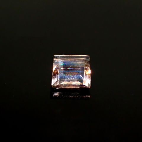 レインボースキャポライト ブラジル産 0.84ct / 6x5.9mm前後 [250931044]