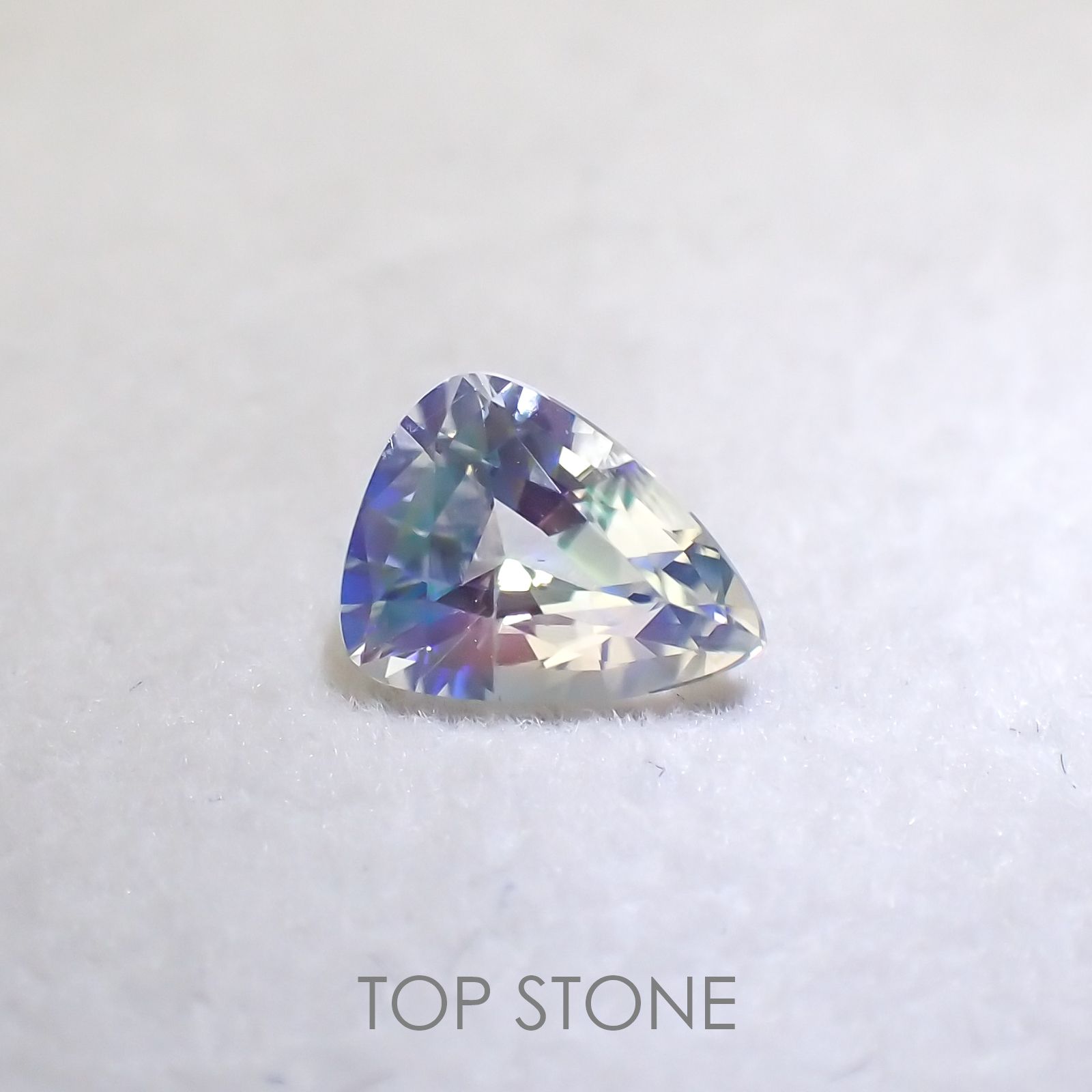レインボームーンストーン(アンデシンラブラドライト) マダガスカル産 ルース 0.7ct[210410408]7×5.5mm前後
