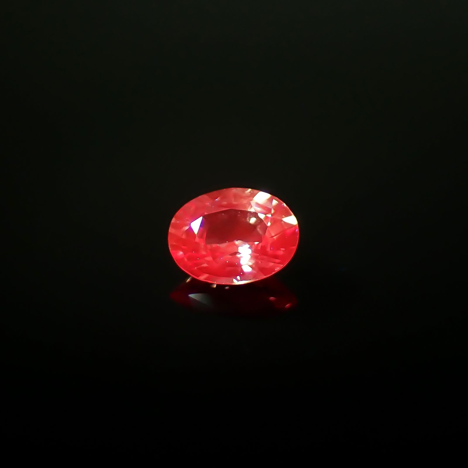 パパラチャサファイア(宝石名サファイア/別名パパラチャ・サファイア)スリランカ産 DGL鑑付 0.196ct / 4.03x3.1mm前後 [260632269]