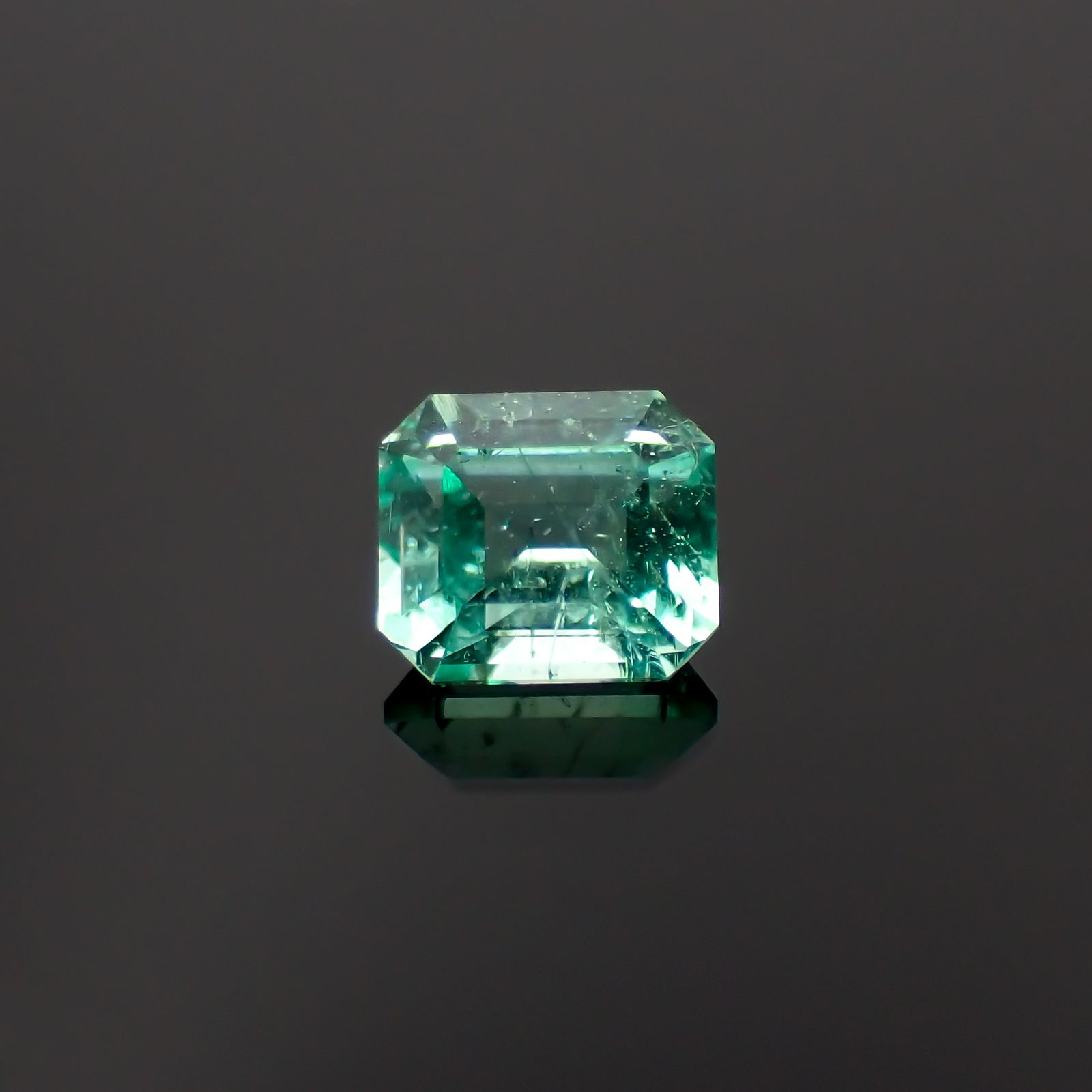 ノンオイル エメラルド ロシア産 0.34ct[230421686]4.4x3.8mm前後