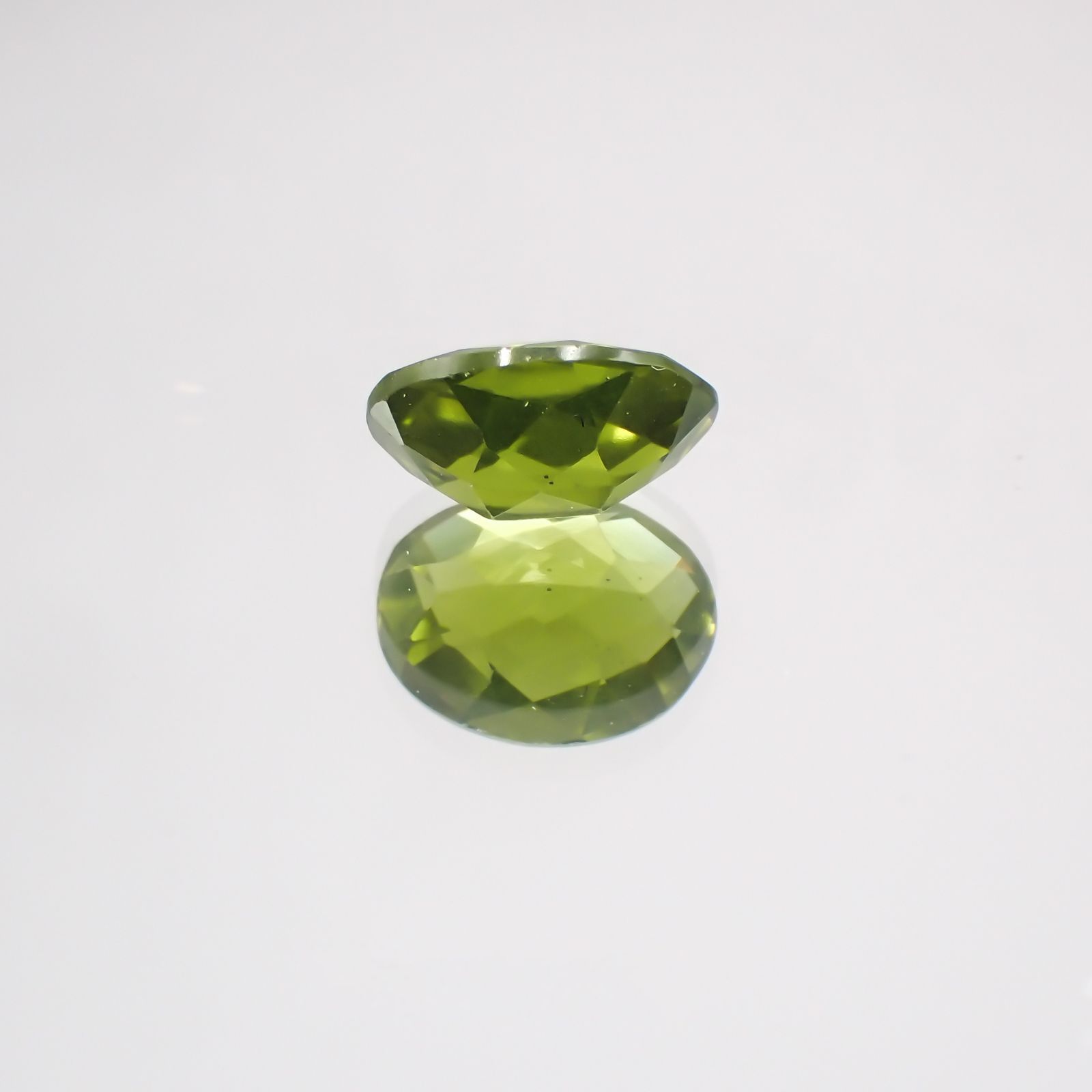ベスビアナイト(宝石名アイドクレース) ケニア産 1.18ct 識別済[21059958]7.6×5.8mm前後
