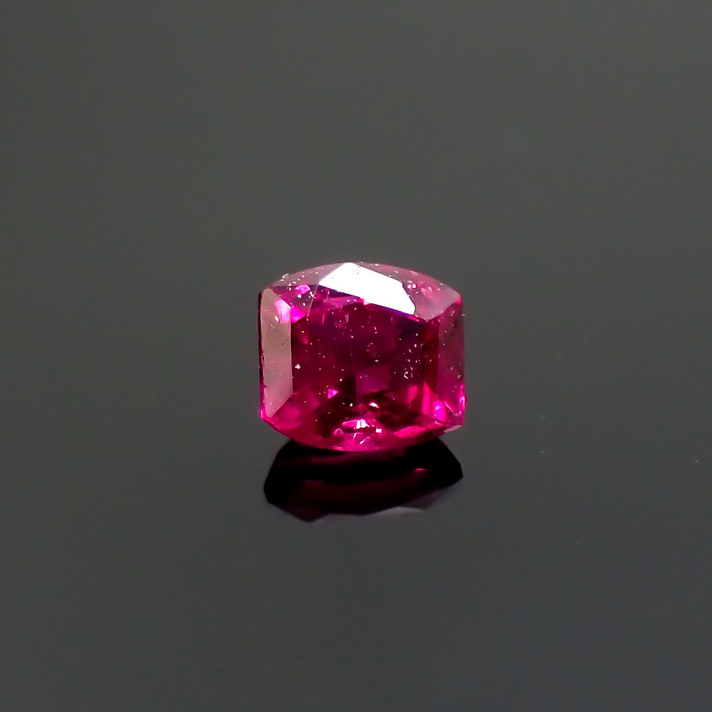 ルビー モザンビーク/ビルマ産 0.15ct[220616208]2.8x2.6mm前後