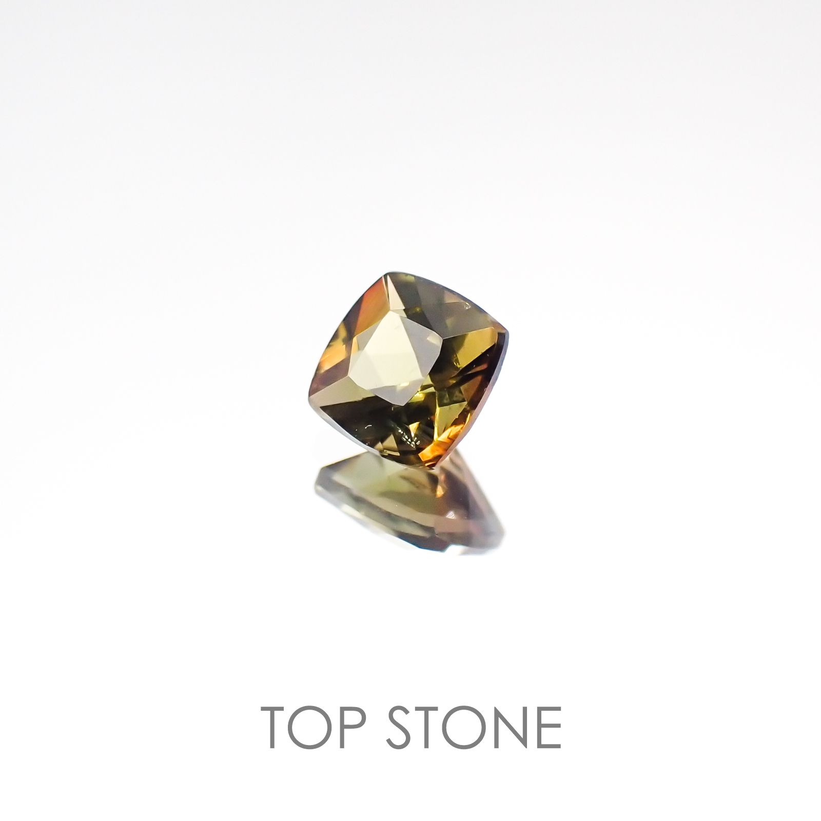 バイカラーアンダリュサイト スリランカ産 ルース 0.32ct[20117475]4×4mm前後