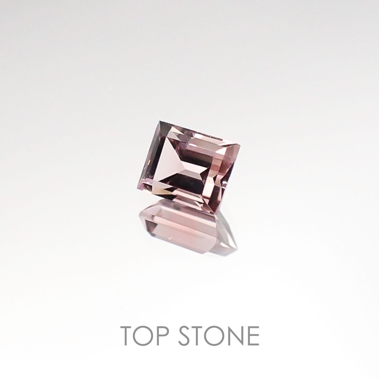 ピンクトルマリン(宝石名ピンク・トルマリン) ブラジル産 0.54ct 識別済[20106470]5.1×4mm前後