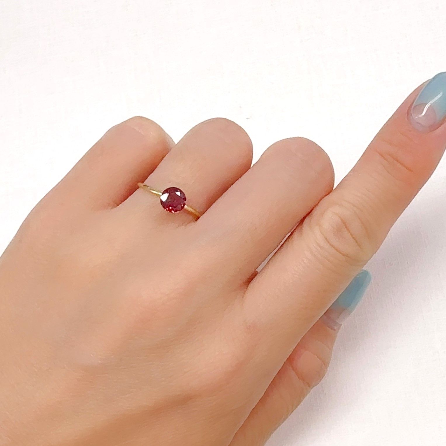 ロードライトガーネット(宝石名ガーネット)ブラジル産 0.94ct 識別済[240928704]5.9x5.8mm前後