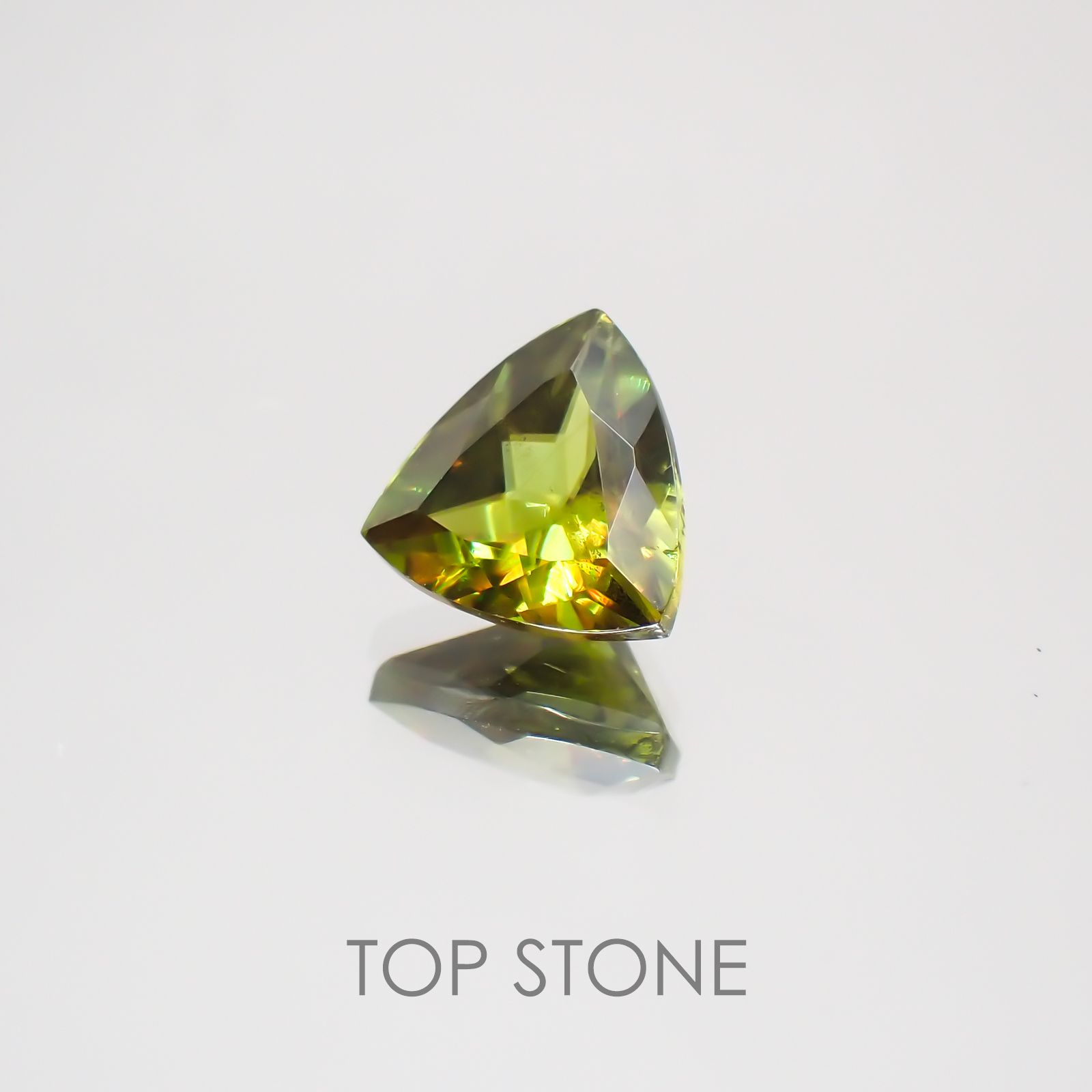 スフェーン パキスタン産 ルース 0.78ct[20032037]5.9×6.3mm前後
