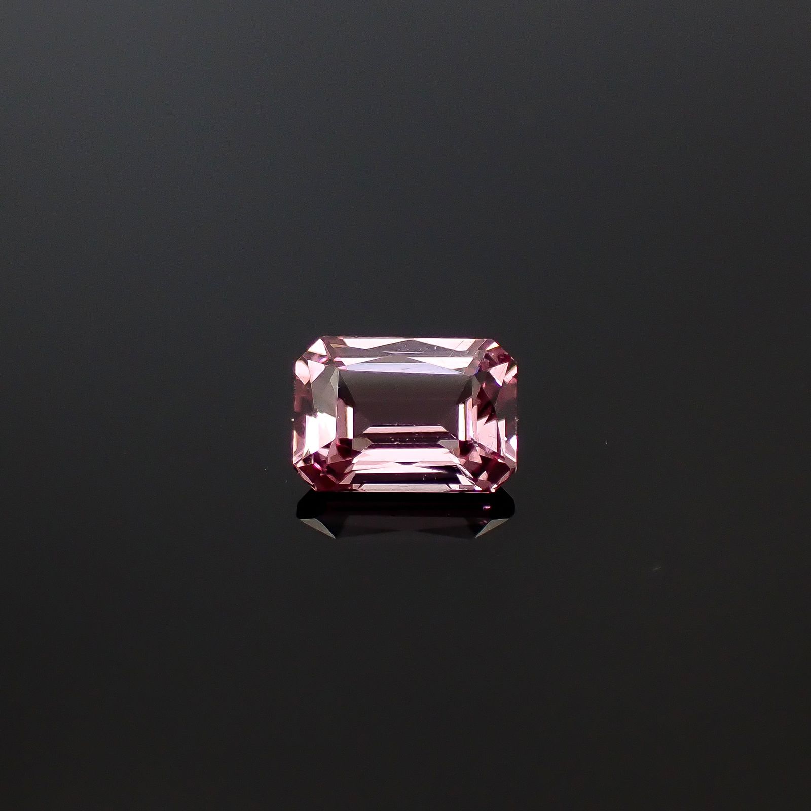 ドラゴンガーネット タンザニア産 1.04ct [250330036]6.6x4.7mm前後