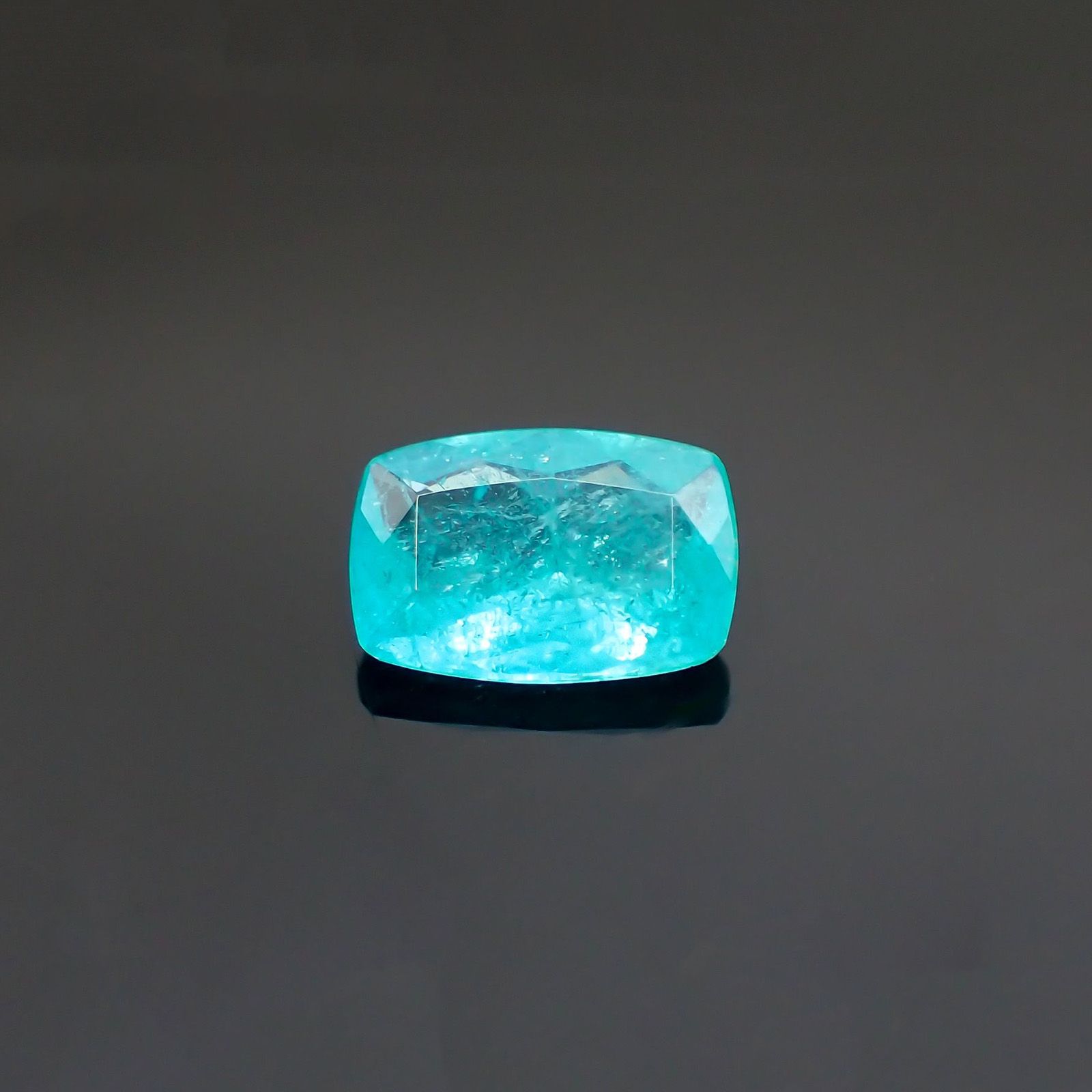 パライバトルマリン(宝石名トルマリン/別名パライバ・トルマリン) ブラジル産 GIA鑑付 0.99ct / 8×5.5mm前後 [19110908]