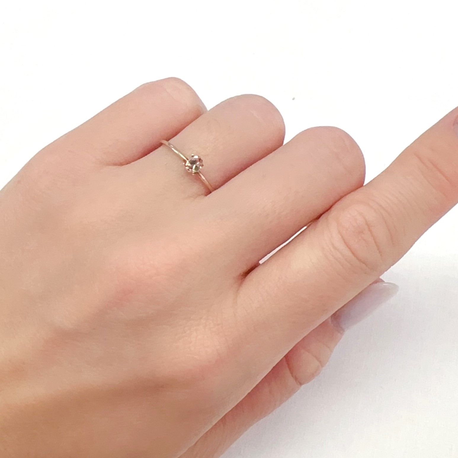 インペリアルトパーズ ブラジル産 0.16ct[231224862]3.9x3mm前後