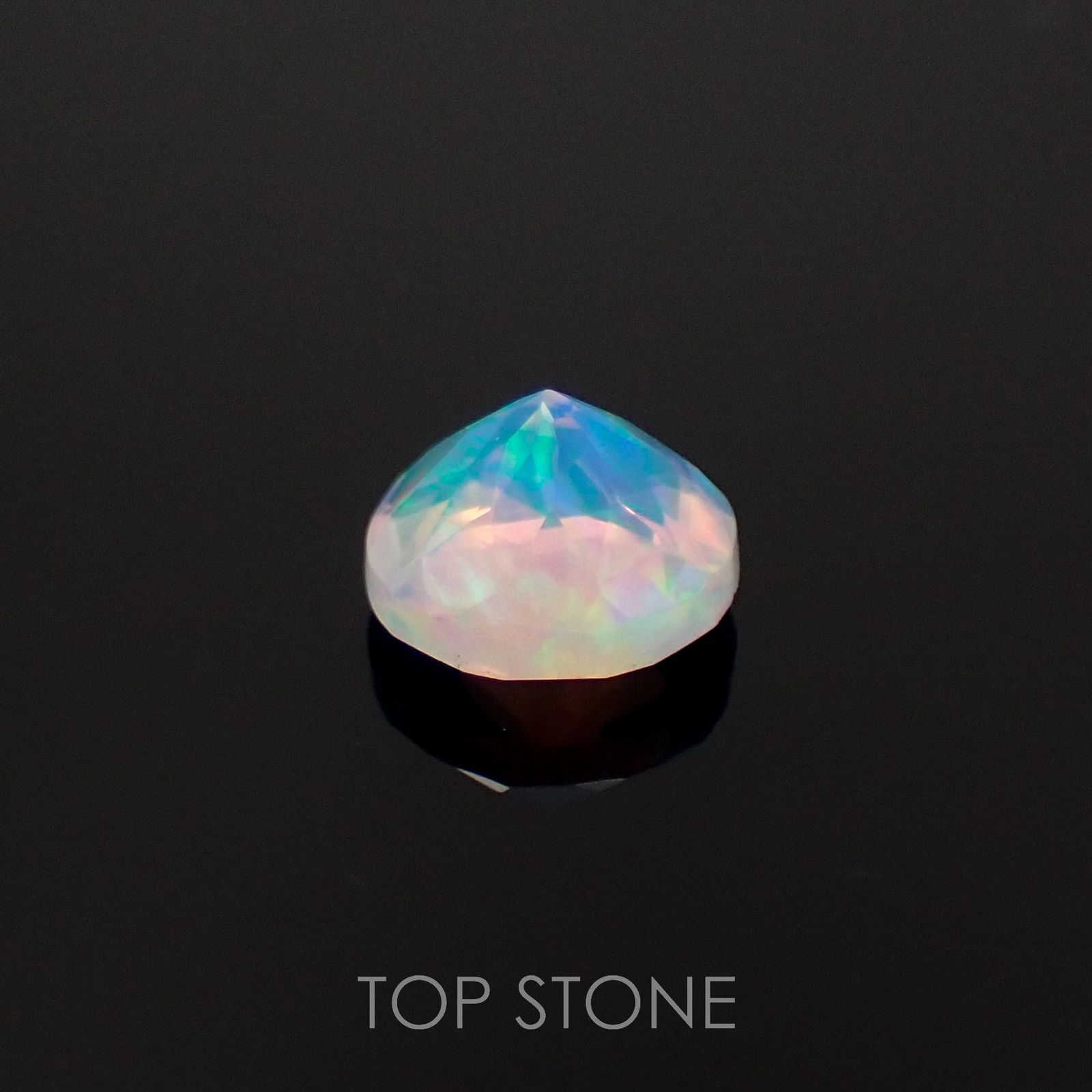 エチオピアオパール エチオピア産 0.58ct[230120030]6.1x6.1mm前後