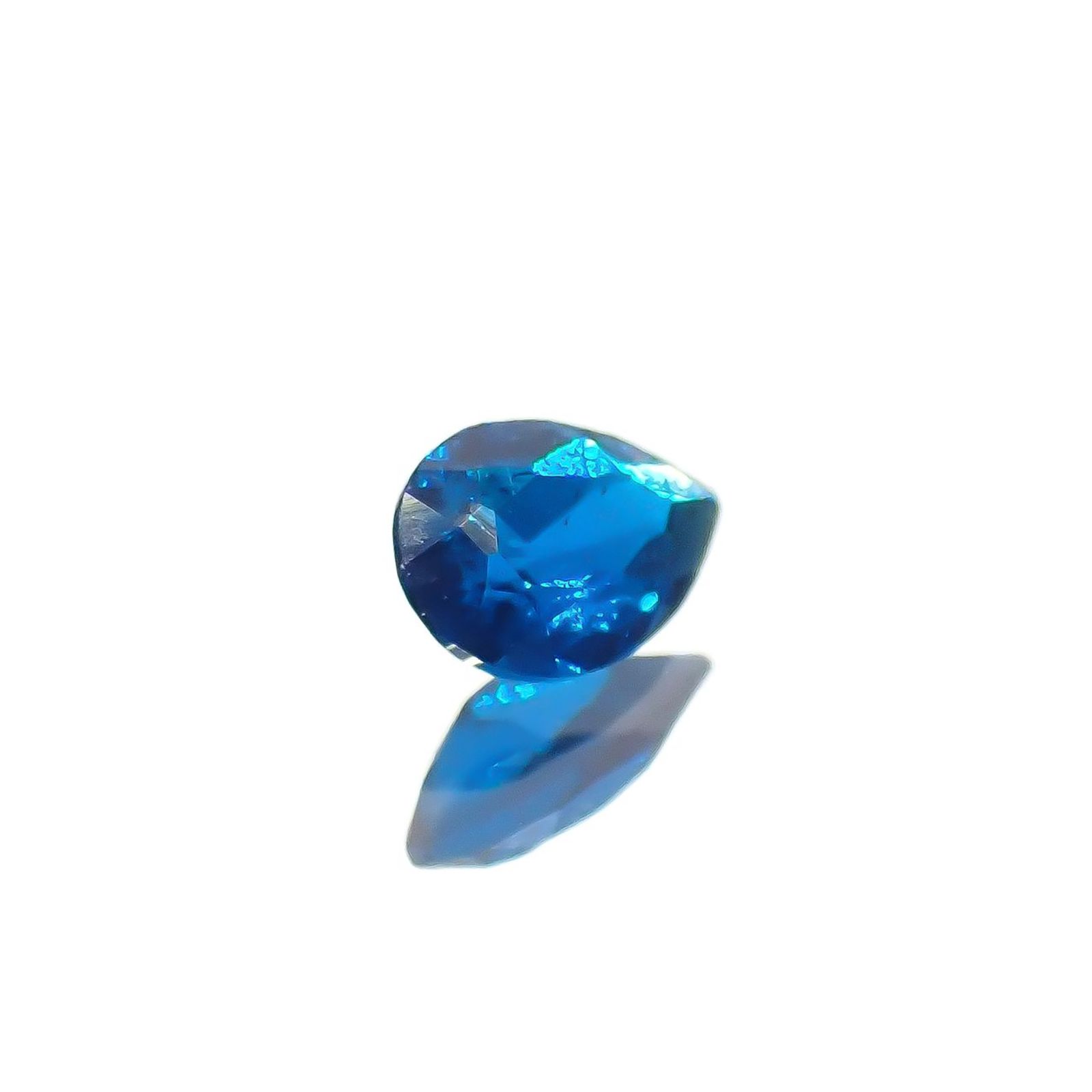 アウイナイト フルオレッセンス(宝石名アウイナイト)ドイツ産 識別済 0.085ct / 3.9x2.8mm前後 [260527501]