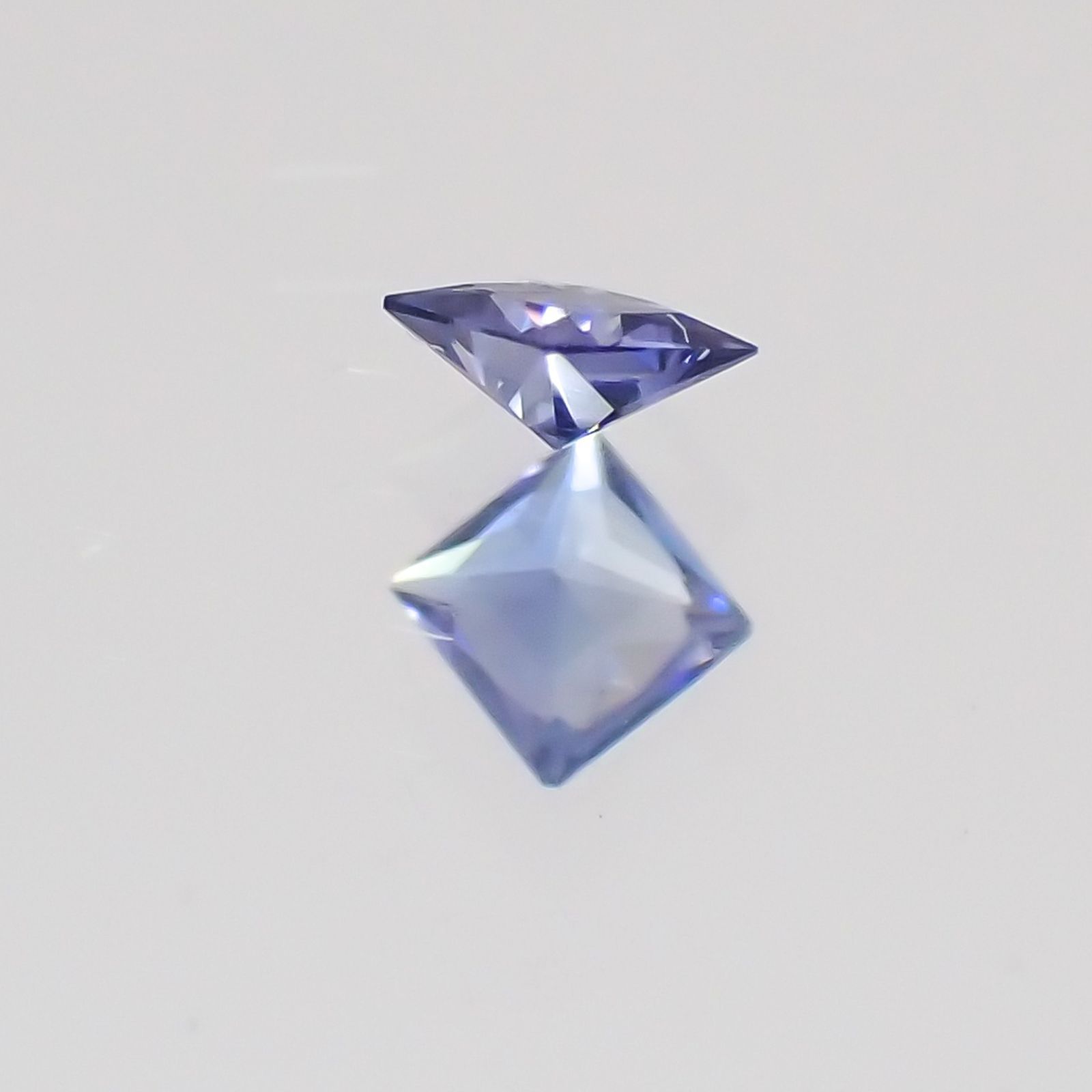 ◇プリンセスカット◇ベニトアイト アメリカ産 ルース 0.034ct[21019041]2×1.9mm前後