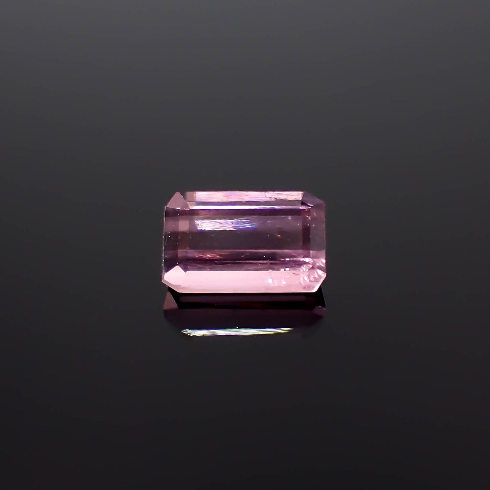 パープルトルマリン アフガニスタン産 0.86ct / 6.7x4.2mm前後 [251131315]