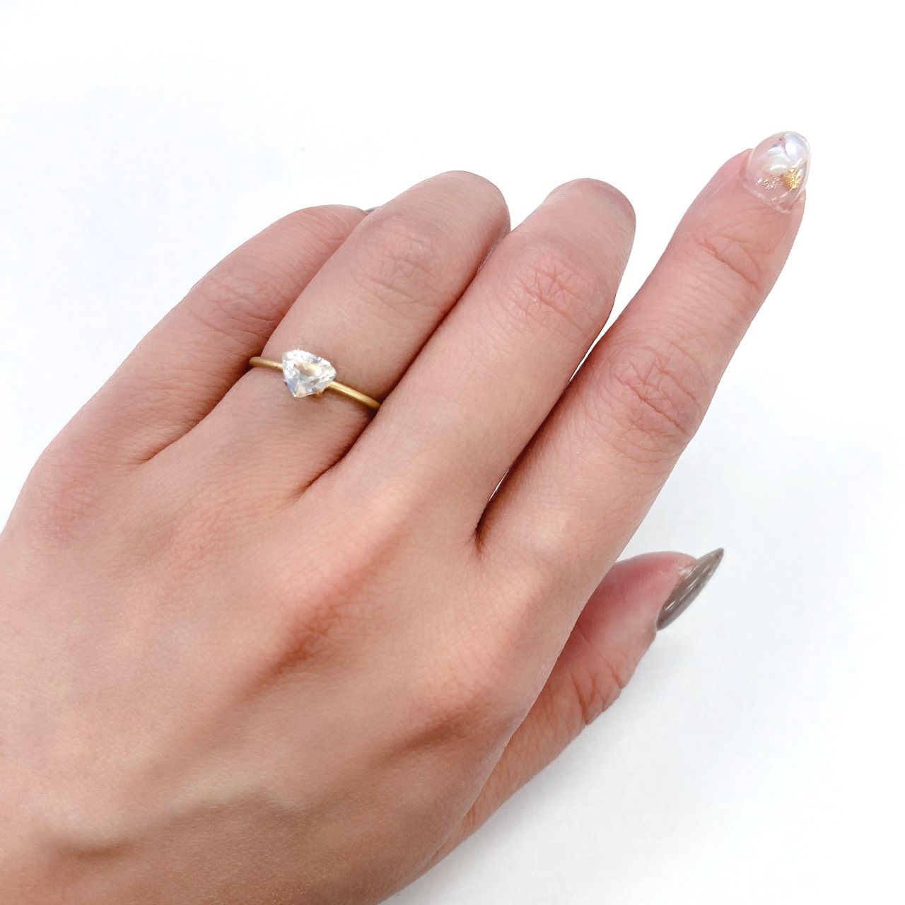 レインボームーンストーン(アンデシンラブラドライト) マダガスカル産 ルース 0.77ct[21059638]6.5×5.3mm前後