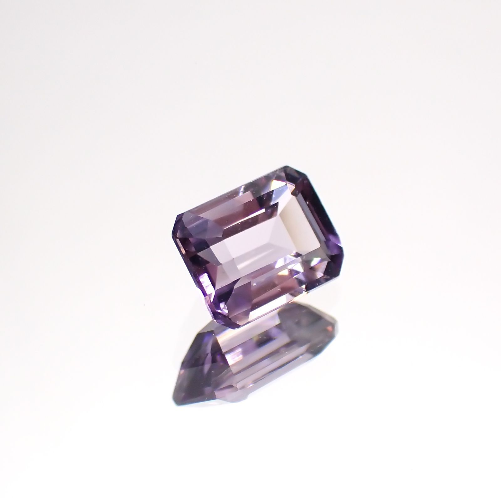 マリアライト フルオレッセンス(宝石名パープル・スキャポライト)スリランカ産 0.66ct 識別済[220114879]6.2x4.5mm前後