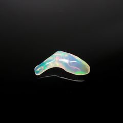 ◇バロック型◇エチオピアオパール(宝石名オパール) エチオピア産 識別済 2.39ct / 17.9x9.2mm前後 [260111399]